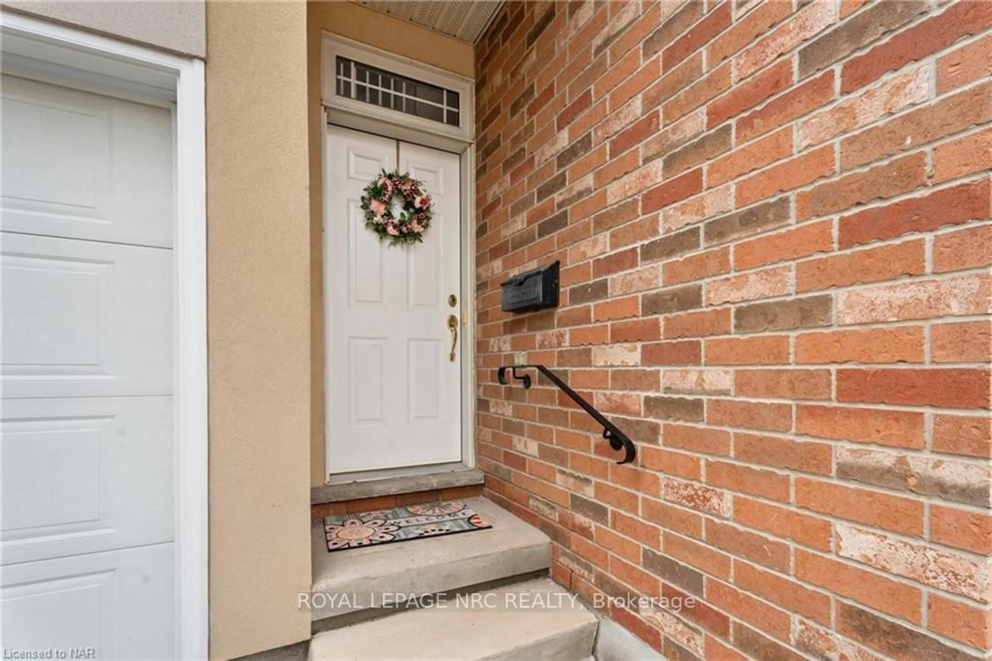 Indoor entryway for 4300 KALAR Rd #TEN, Niagara Falls Ontario L2H 1S7