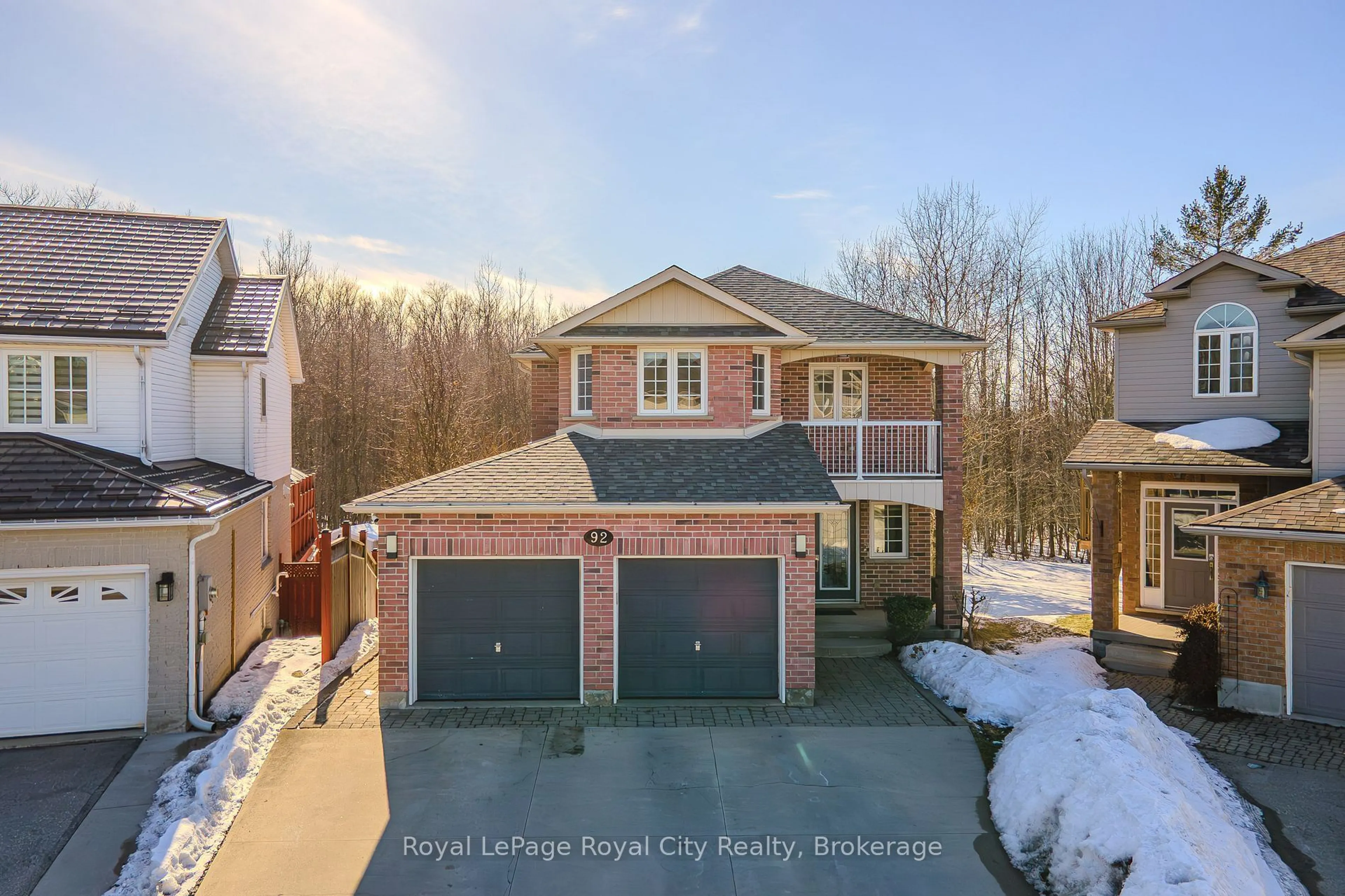 A pic from outside/outdoor area/front of a property/back of a property/a pic from drone, street for 92 Chillico Dr, Guelph Ontario N1K 1Y6