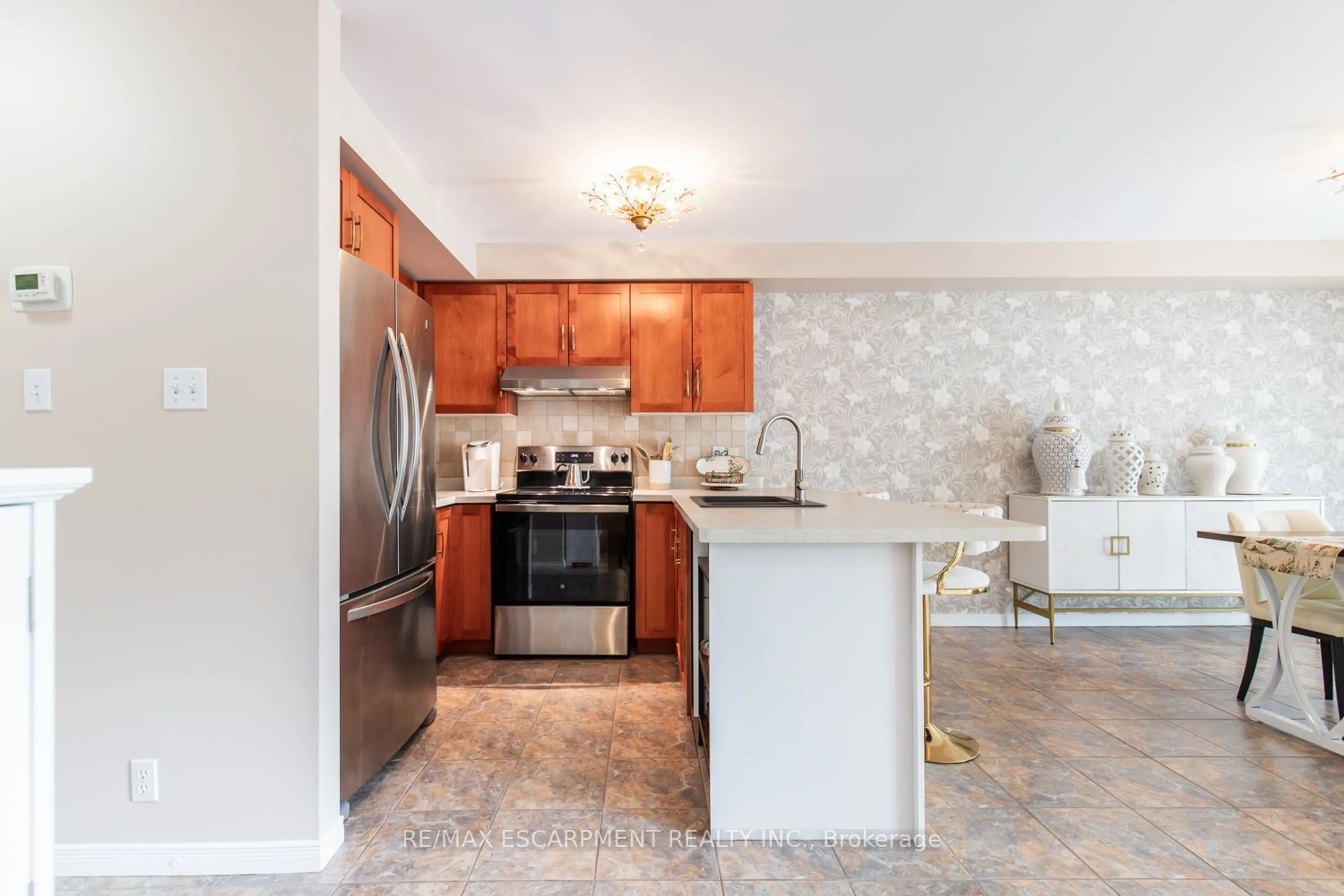 Open concept kitchen, unknown for 188 Livingston Ave #2, Grimsby Ontario L3M 5R7