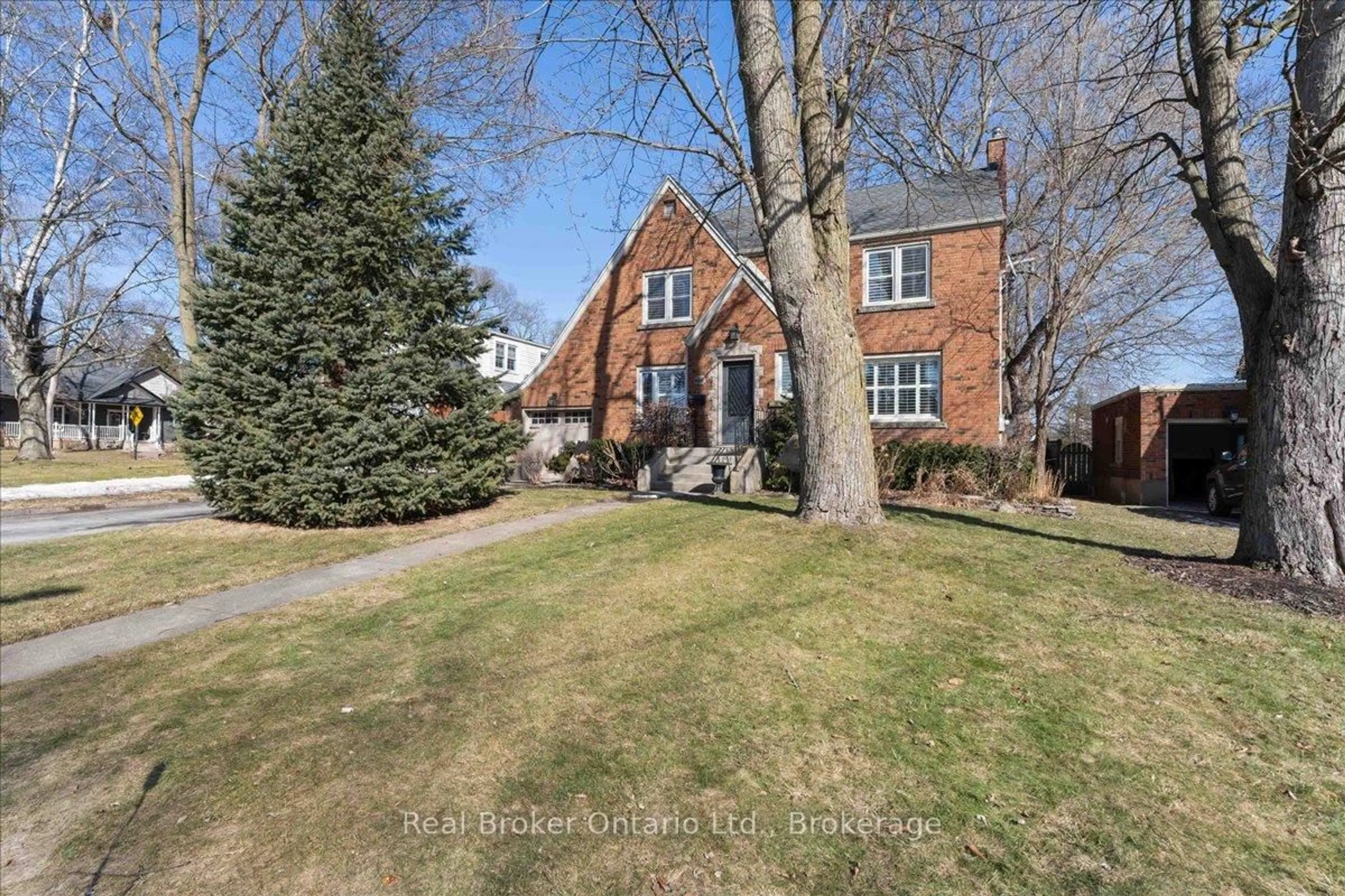 Home with brick exterior material, street for 6180 CORWIN Ave, Niagara Falls Ontario L2G 5L8