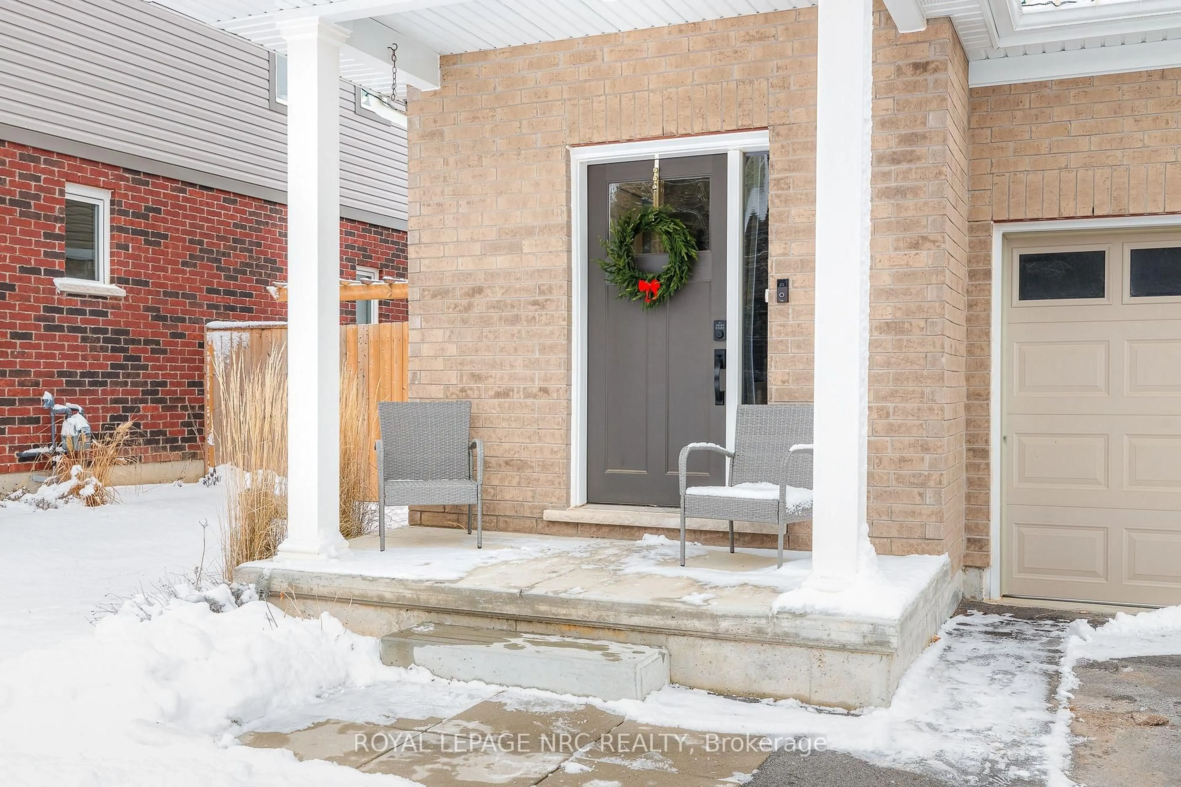 Indoor entryway for 7 Lymburner St, Pelham Ontario L3B 5N5