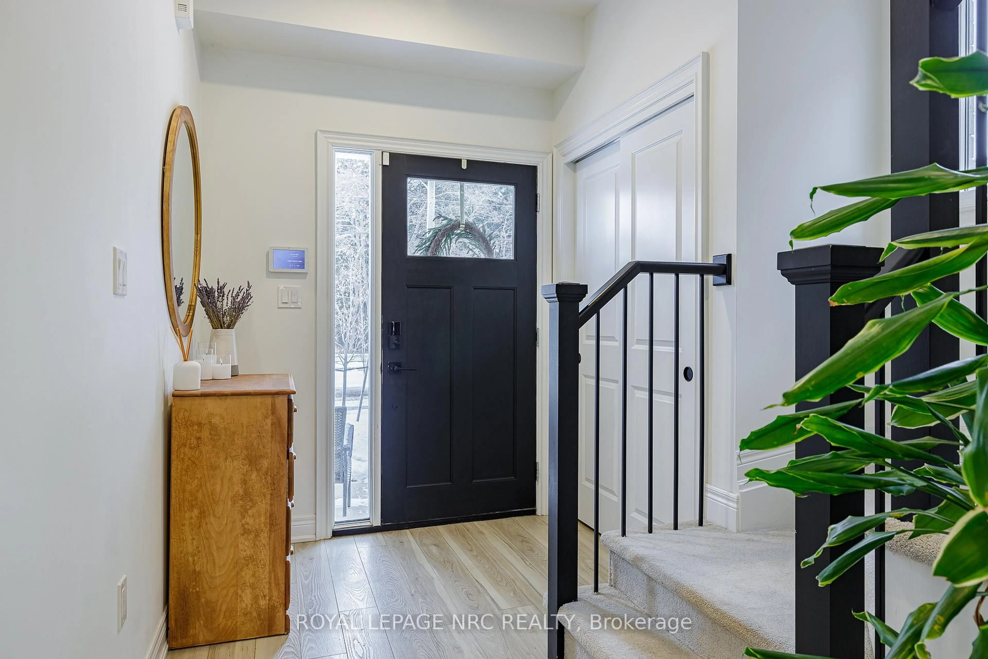 Indoor entryway for 7 Lymburner St, Pelham Ontario L3B 5N5