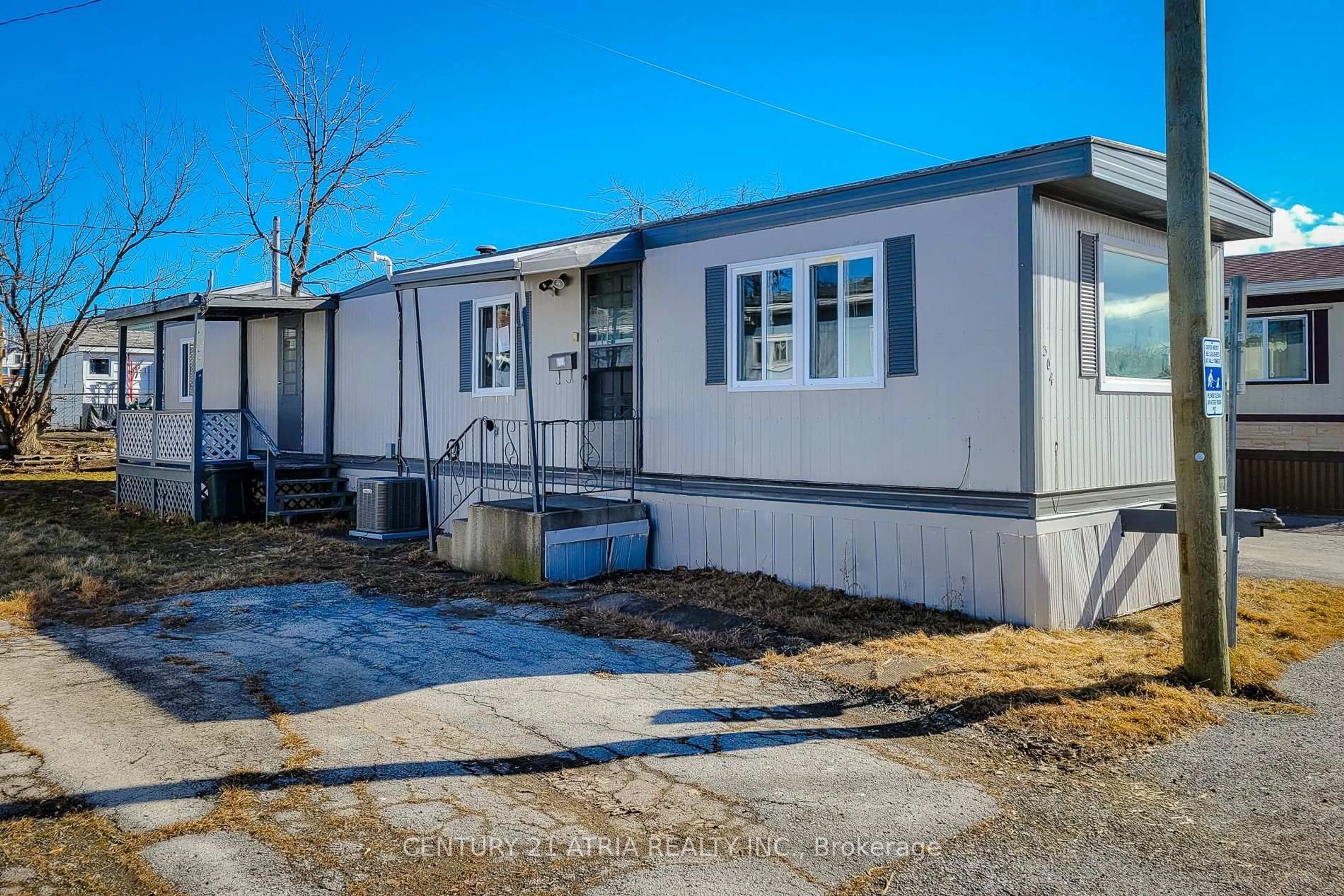 Home with vinyl exterior material, street for 241 St. Paul St #304, St. Catharines Ontario L2S 2E5