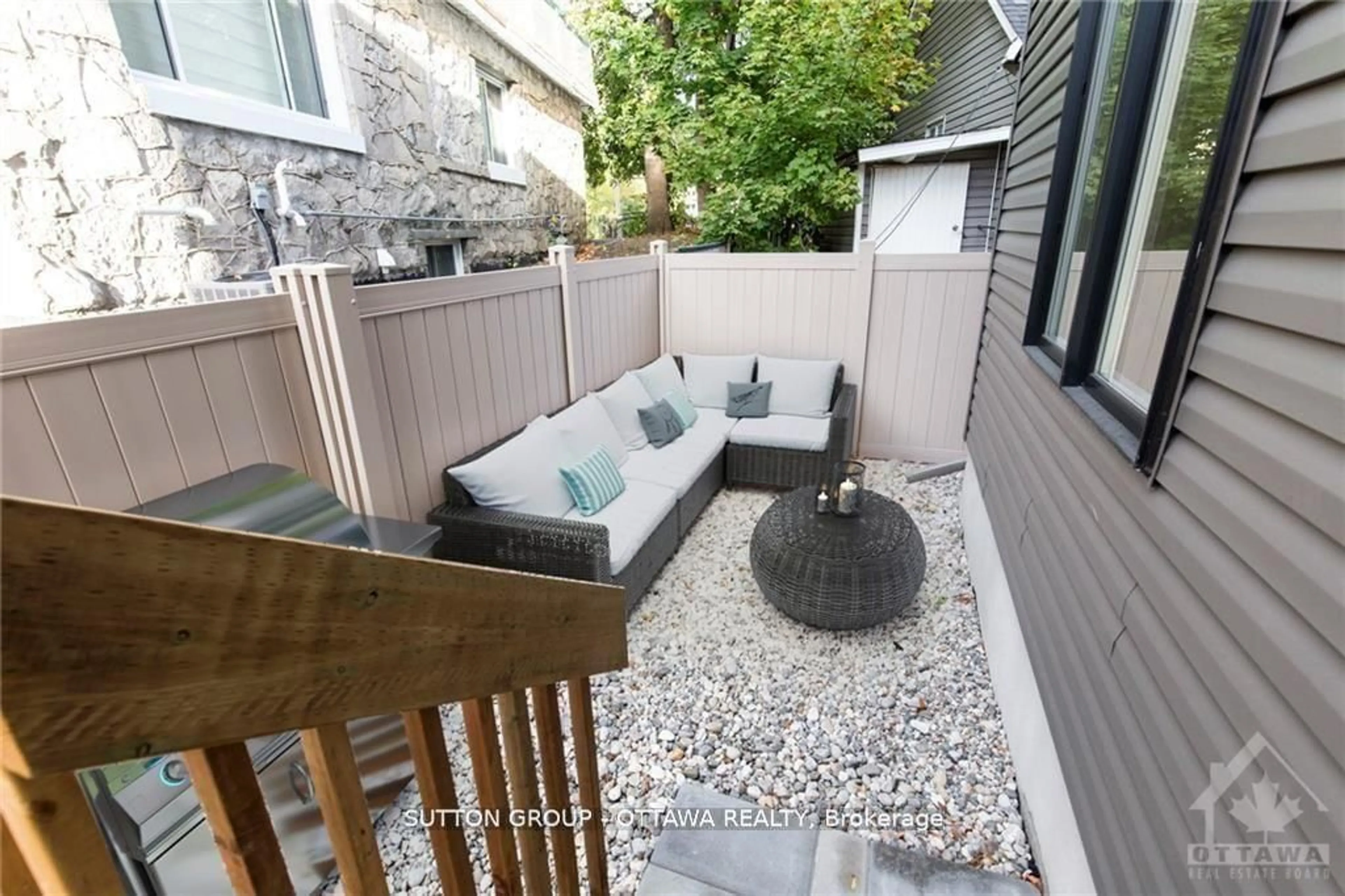 Patio, street for 571 Mutual St, Ottawa Ontario K1K 1C5