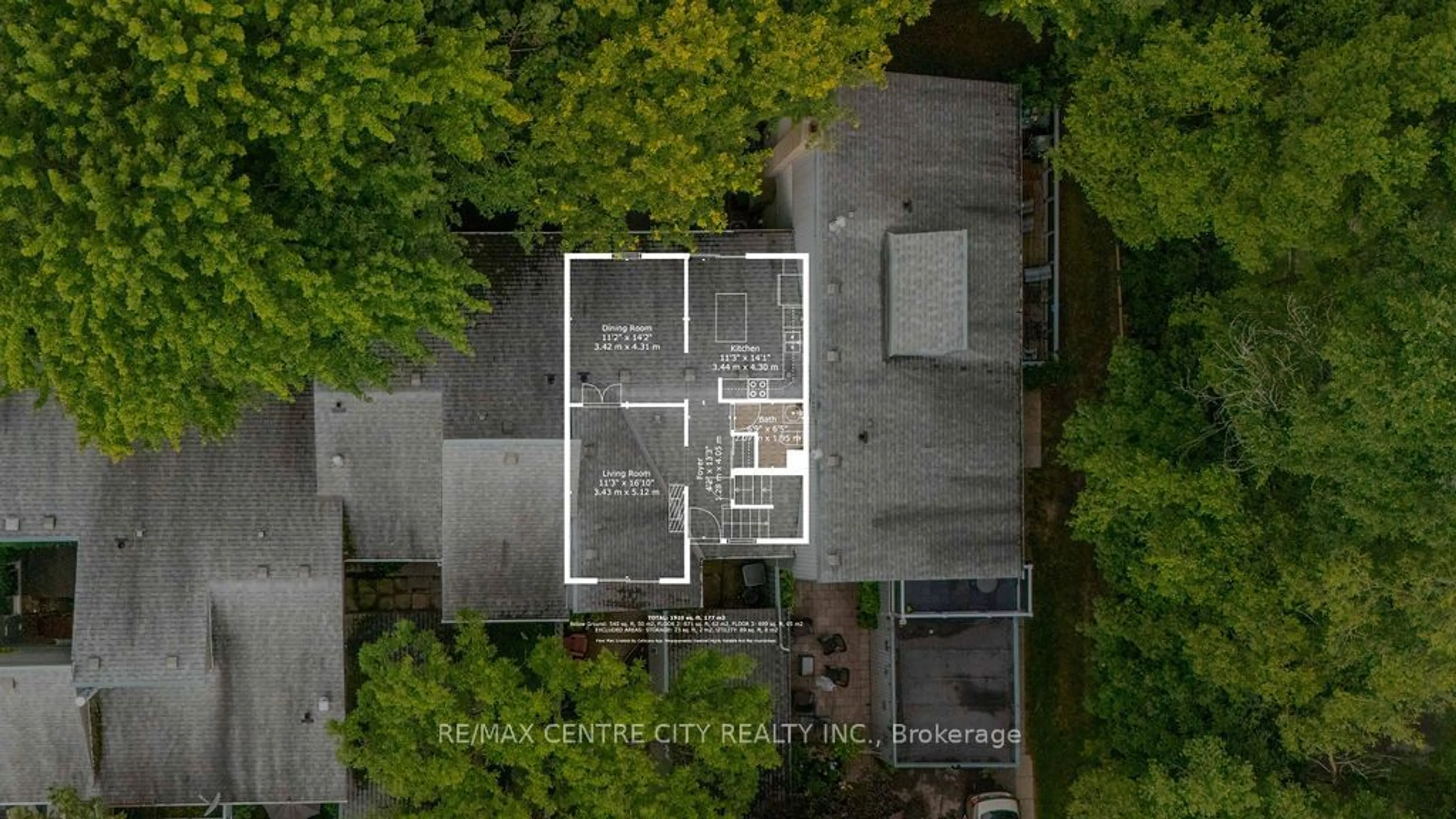 A pic from outside/outdoor area/front of a property/back of a property/a pic from drone, building for 673 Woodcrest Blvd, London Ontario N6K 1P8