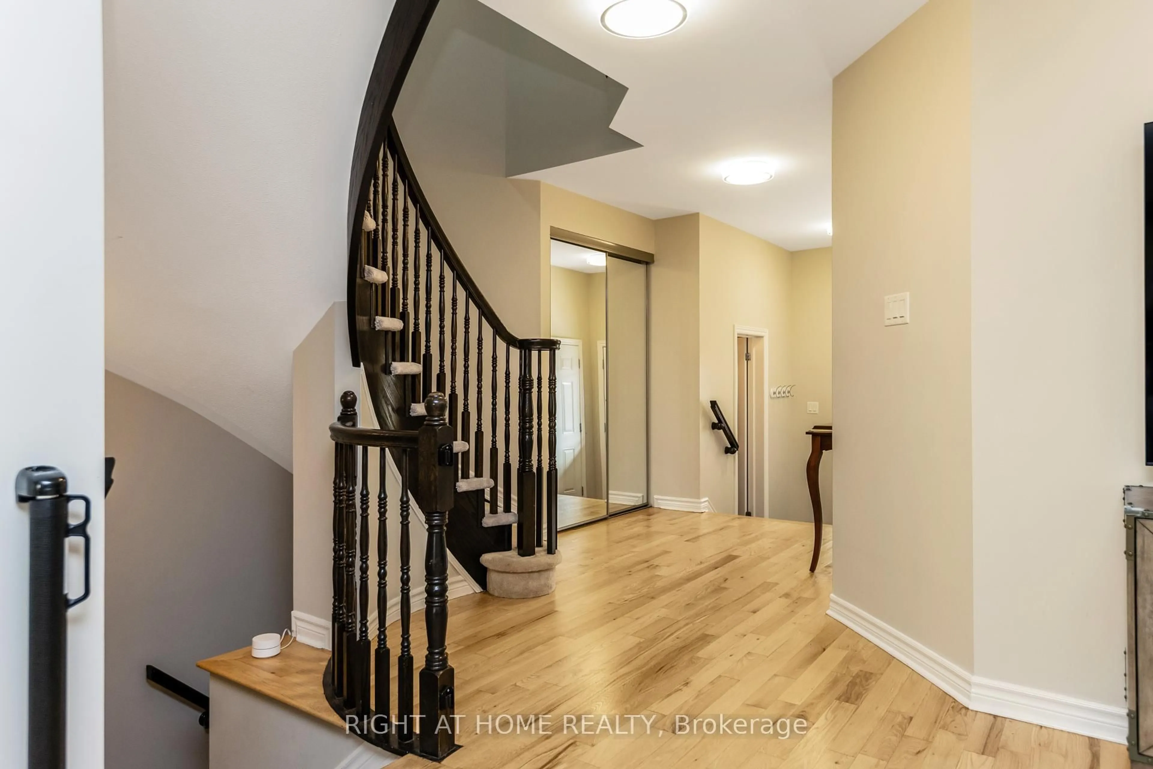 Indoor entryway for 302 Vienna Terr, Orleans - Cumberland and Area Ontario K4A 0J2