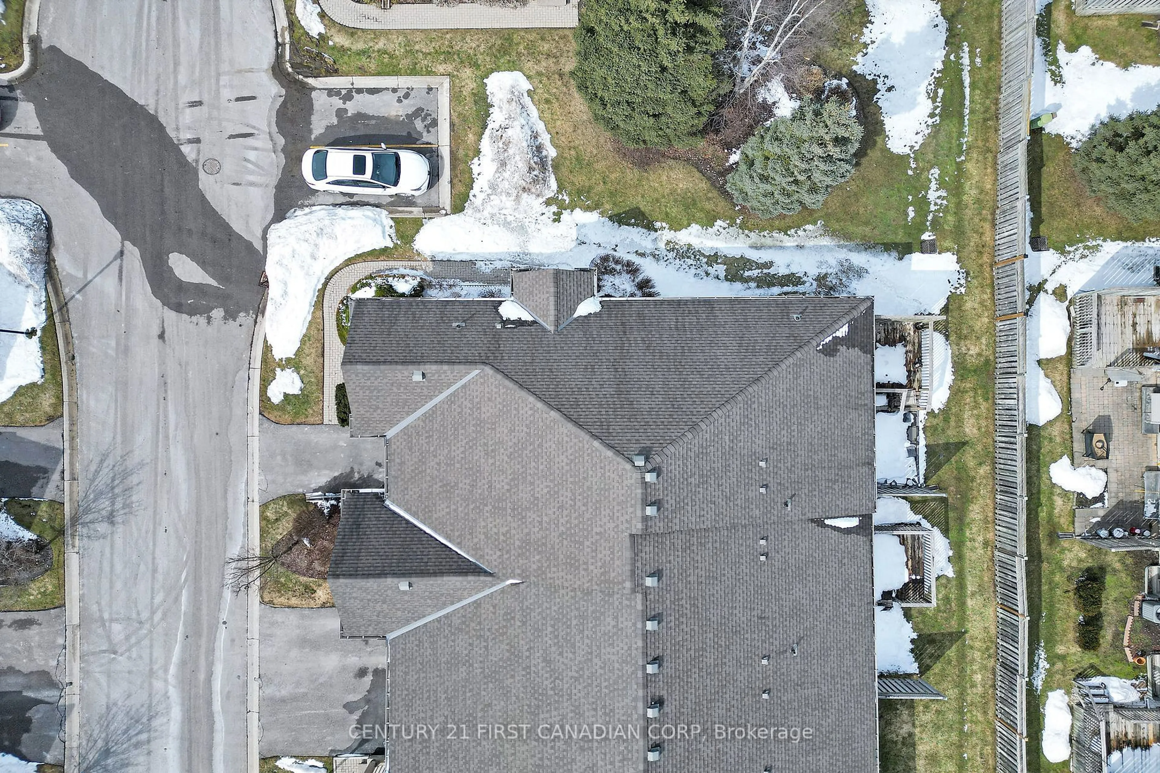 A pic from outside/outdoor area/front of a property/back of a property/a pic from drone, street for 215 North Centre Rd #16, London Ontario N5X 4E3