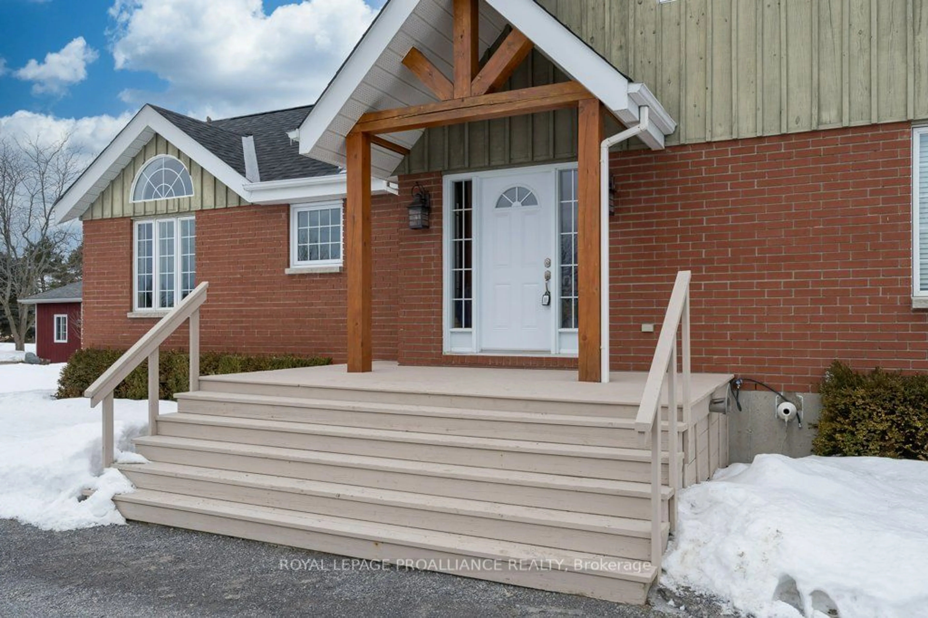 Indoor foyer for 144 County Road 3, Prince Edward County Ontario K8N 4Z7