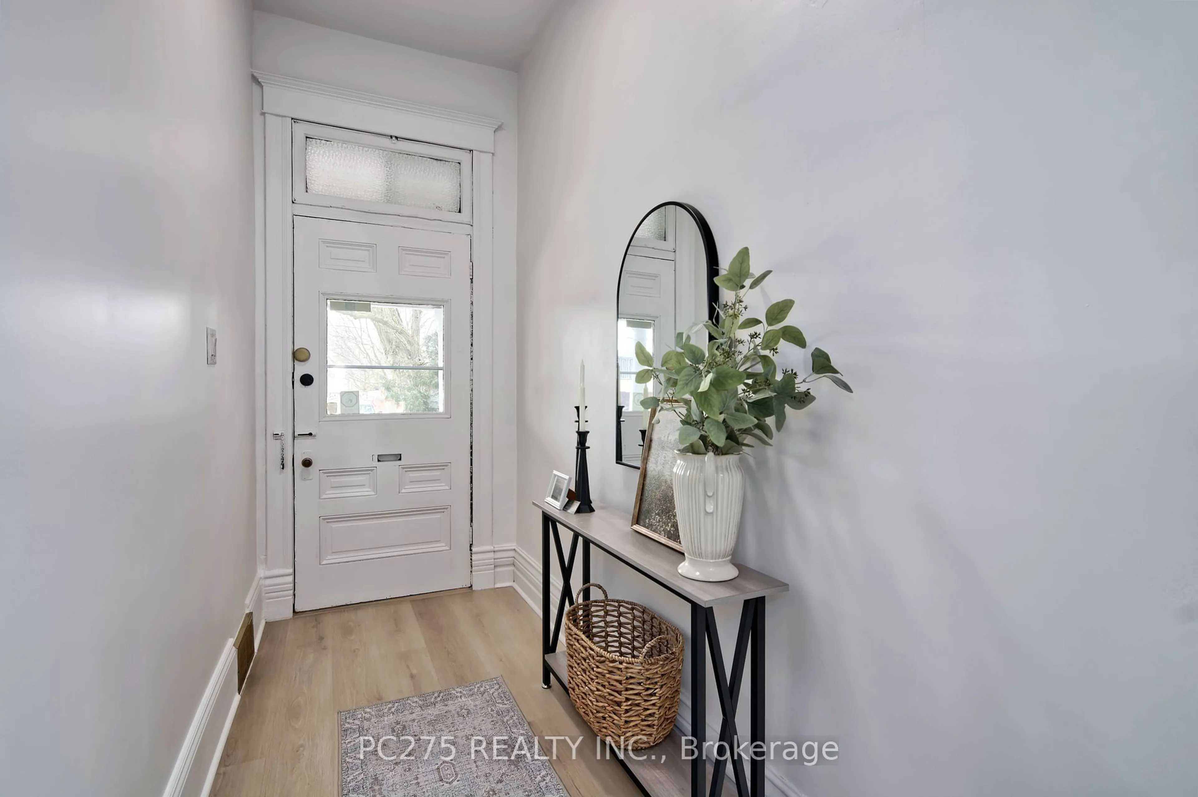 Indoor entryway for 977 Elias St, London East Ontario N5W 3P5