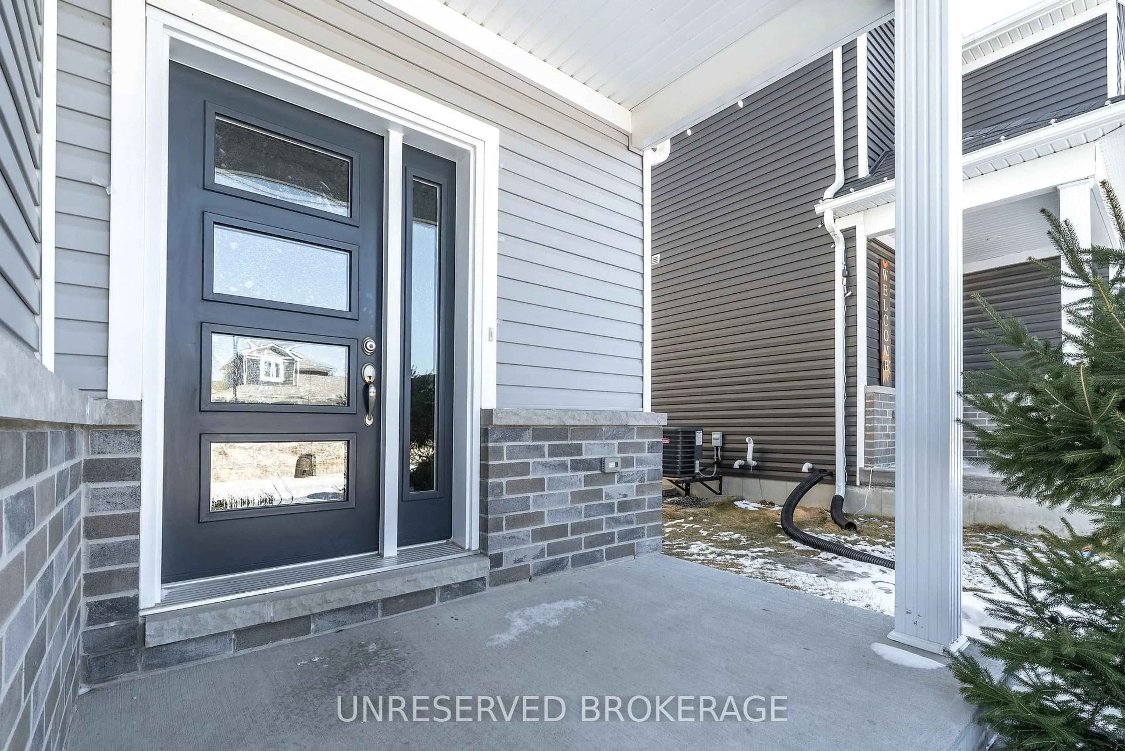 Indoor entryway for 20 Curtis St, Prince Edward County Ontario K0K 2T0