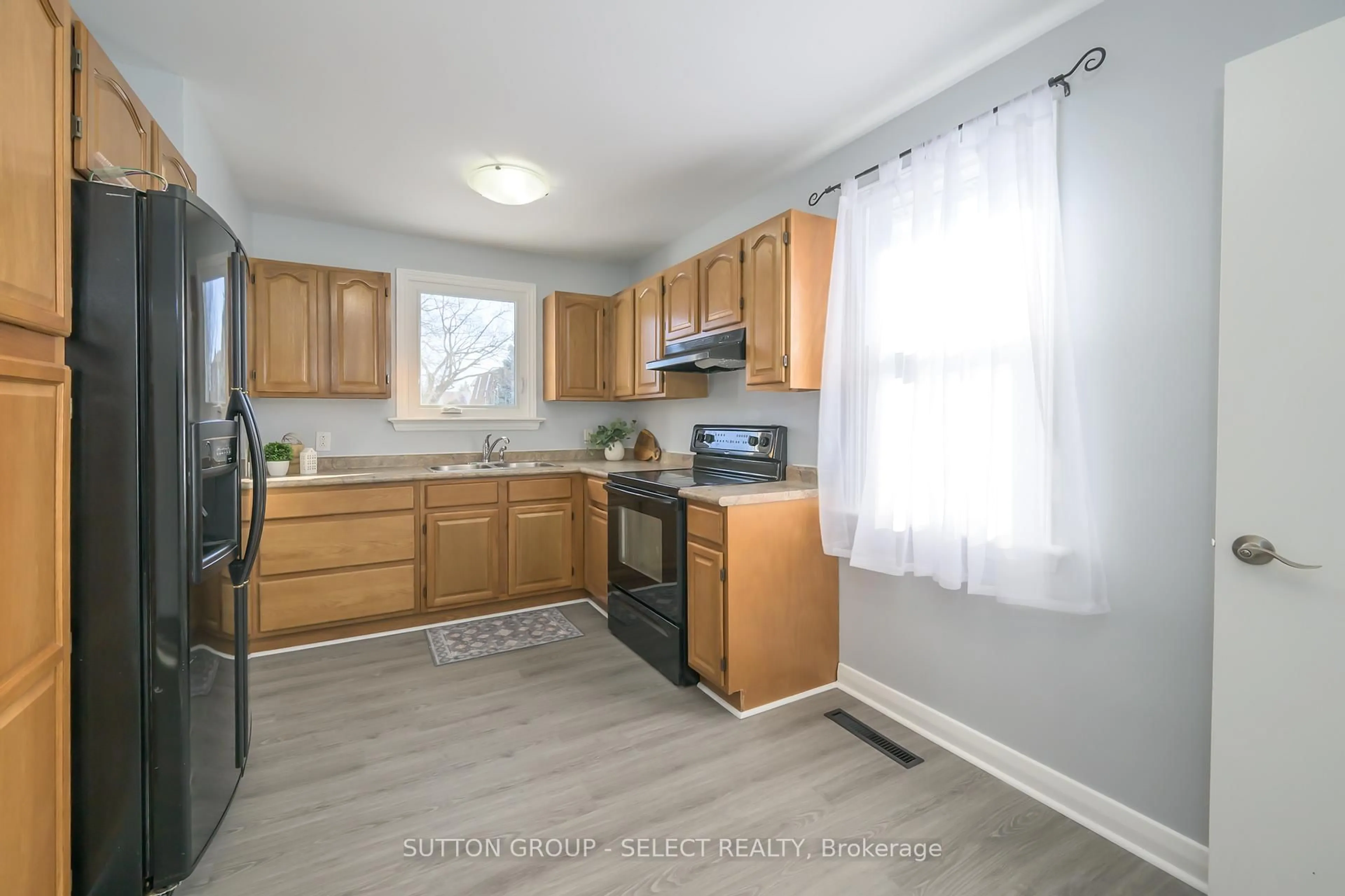 Standard kitchen, unknown for 349 Avondale Rd, London Ontario N5W 5B4