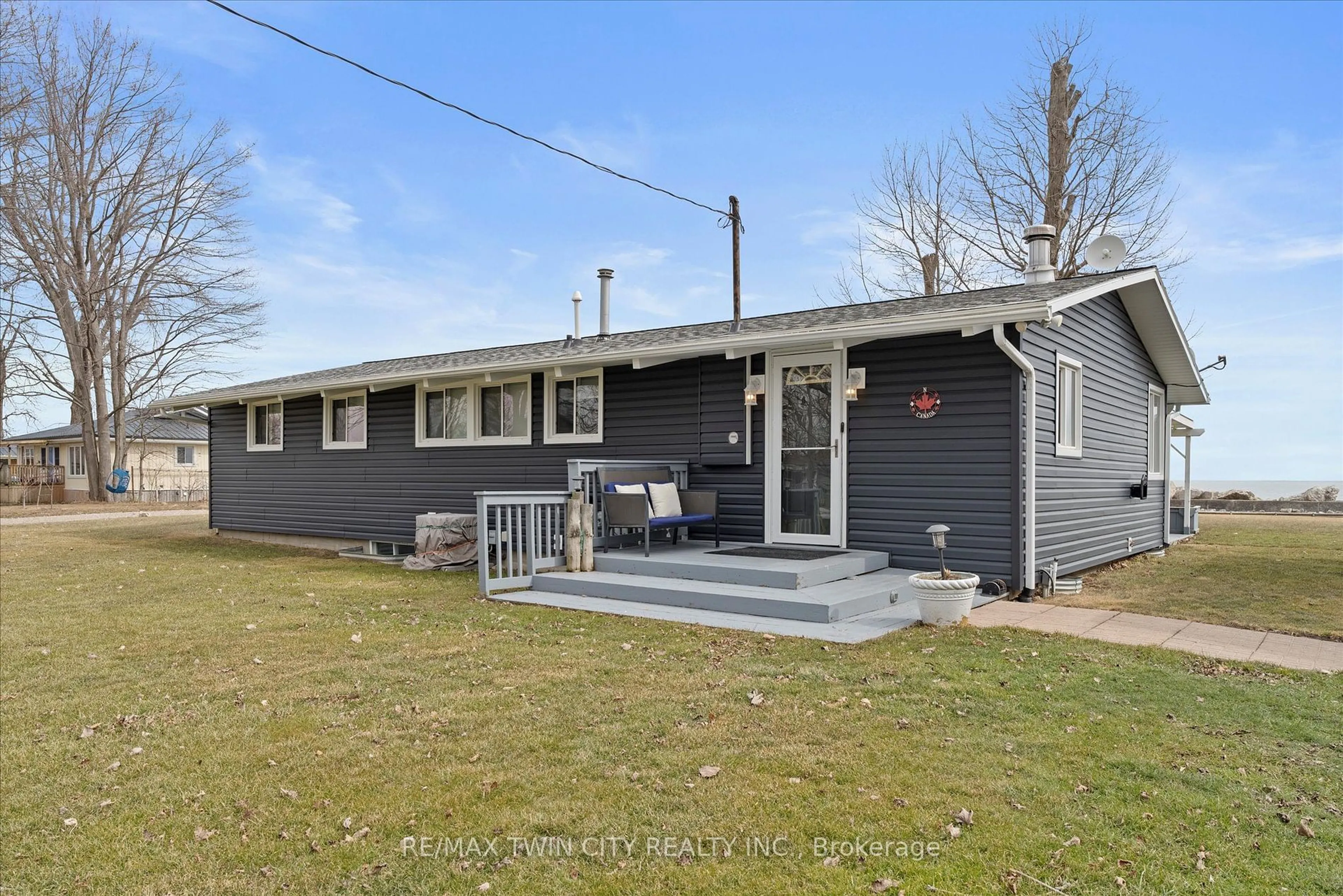 Home with vinyl exterior material, street for 244 Cotterie Park, Leamington Ontario N0P 2P0