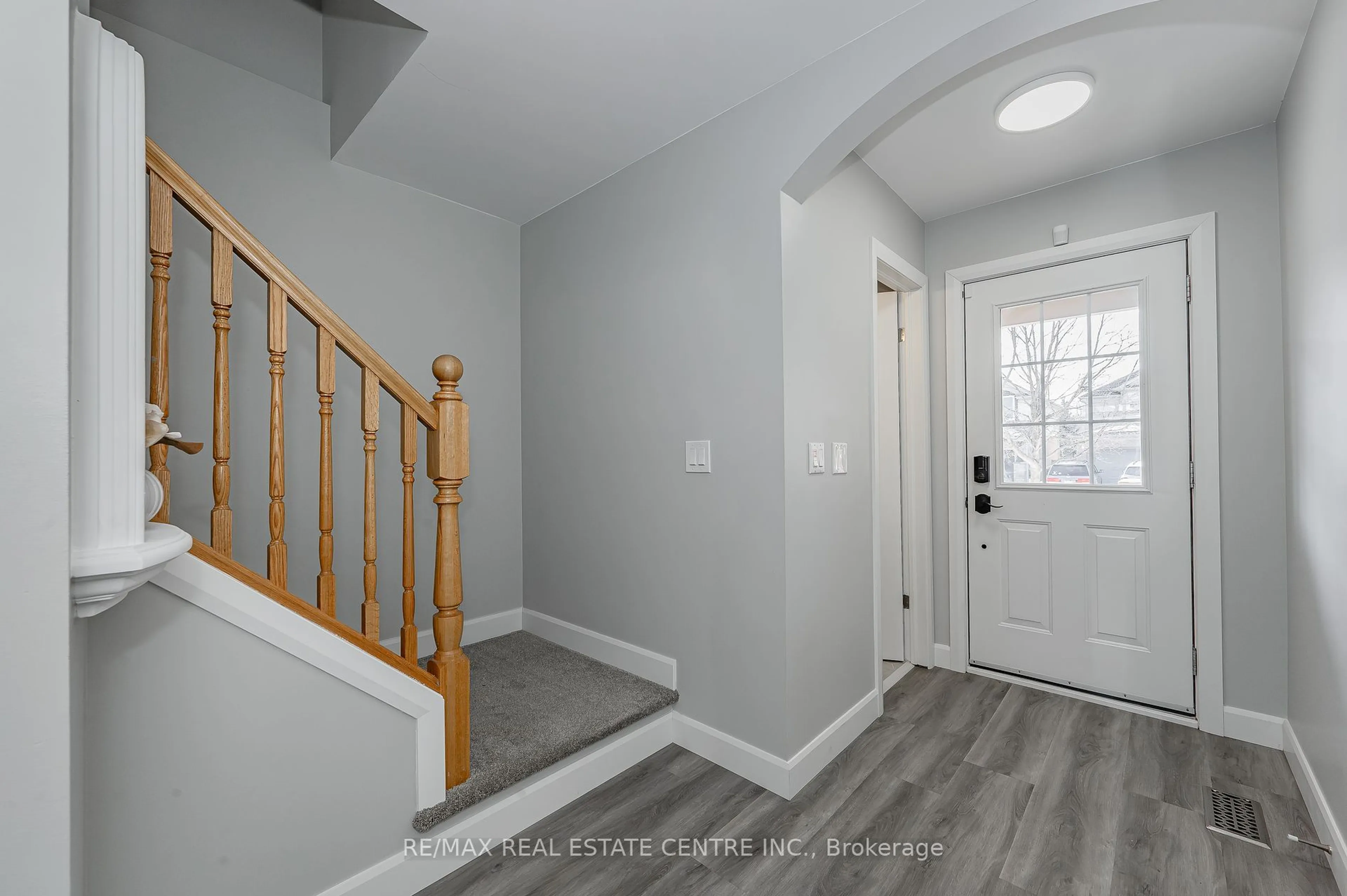 Indoor entryway for 27 Gees Way, Cambridge Ontario N3C 4M5