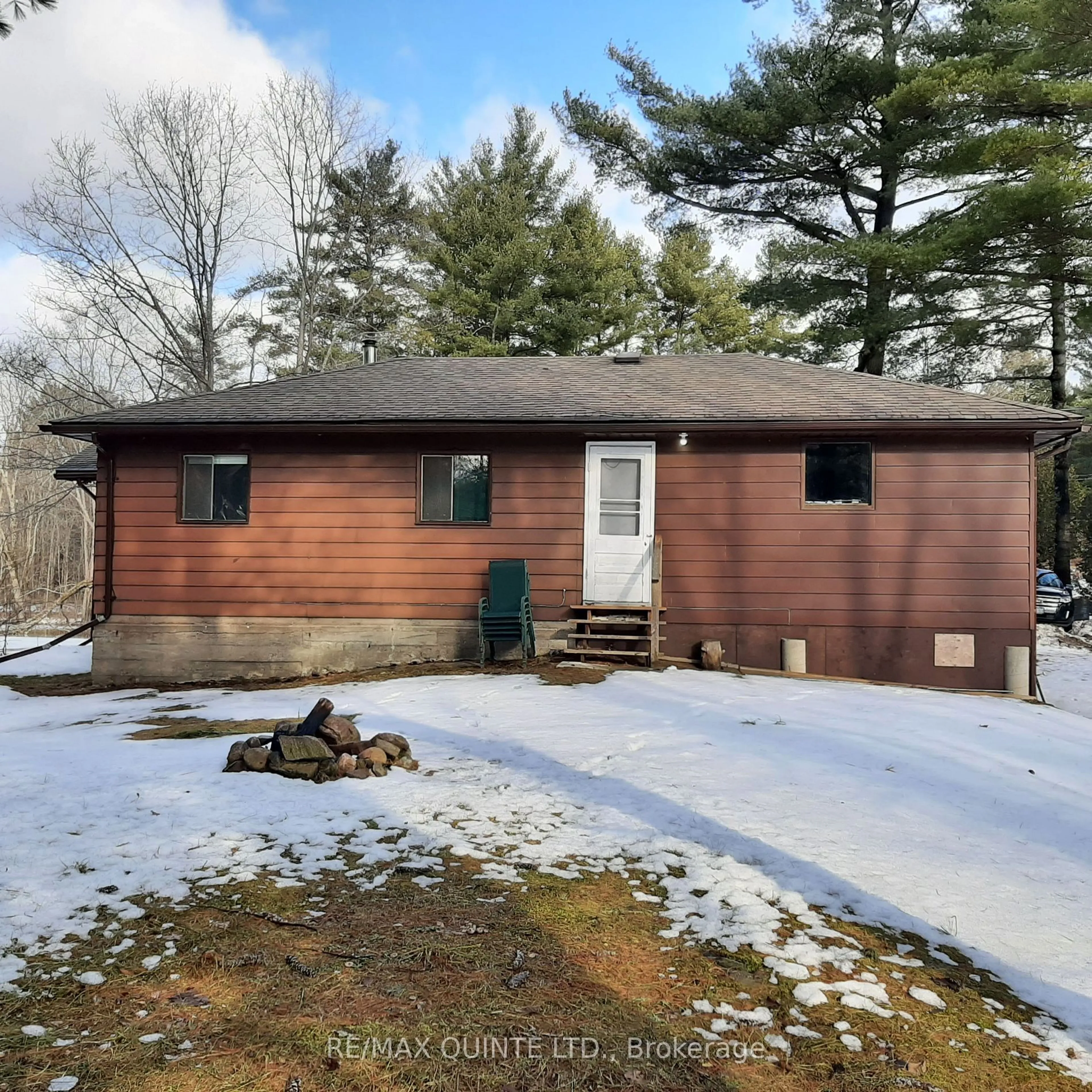 Home with vinyl exterior material, unknown for 8187 Hwy 37 N/A, Tweed Ontario K0K 3J0