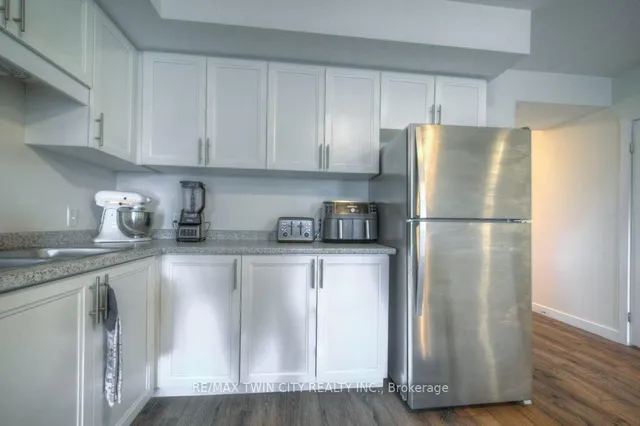 Additional property image - 164 Rochefort St Unit B