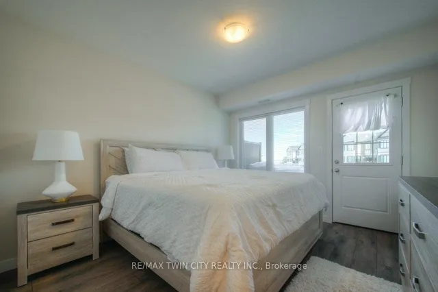 Additional property image - 164 Rochefort St Unit B