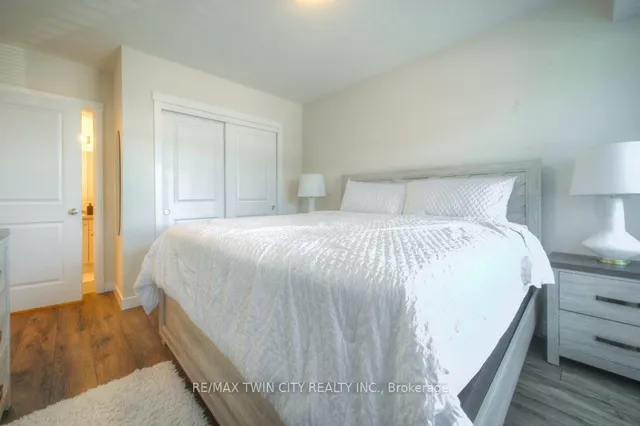 Additional property image - 164 Rochefort St Unit B