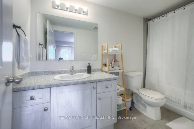 Additional property image - 164 Rochefort St Unit B