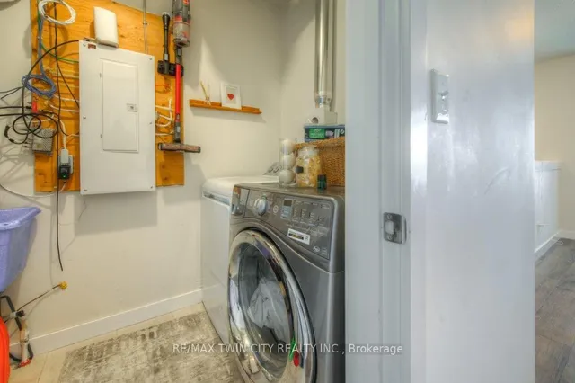 Additional property image - 164 Rochefort St Unit B