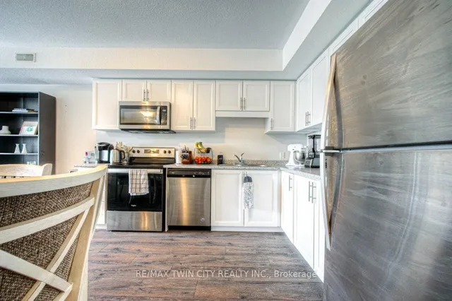 Additional property image - 164 Rochefort St Unit B