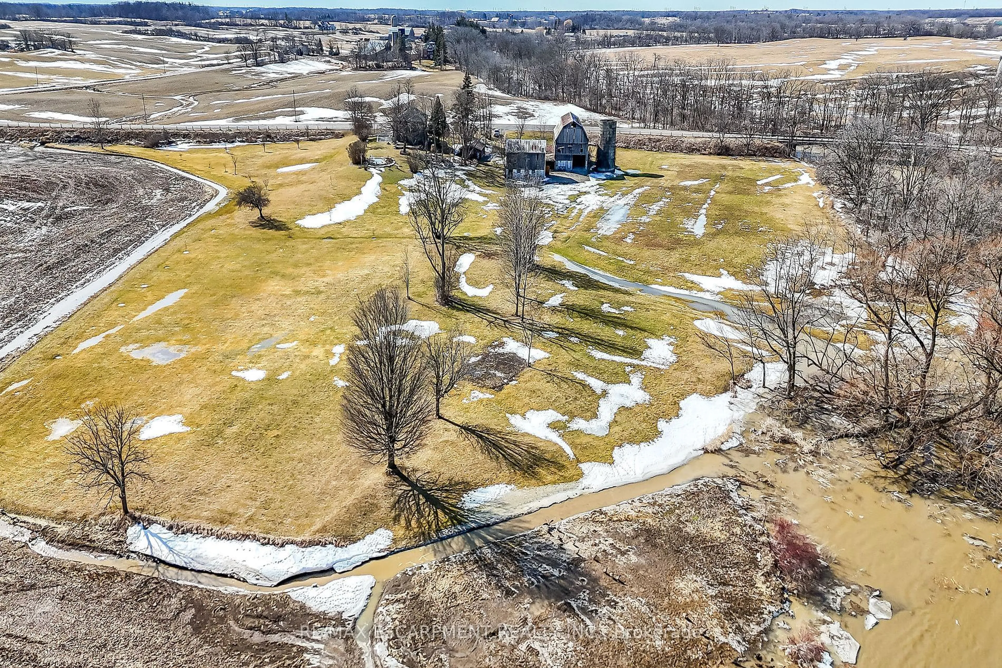 A pic from outside/outdoor area/front of a property/back of a property/a pic from drone, unknown for 1620 Regional 9 Rd, Haldimand Ontario N3W 2E4