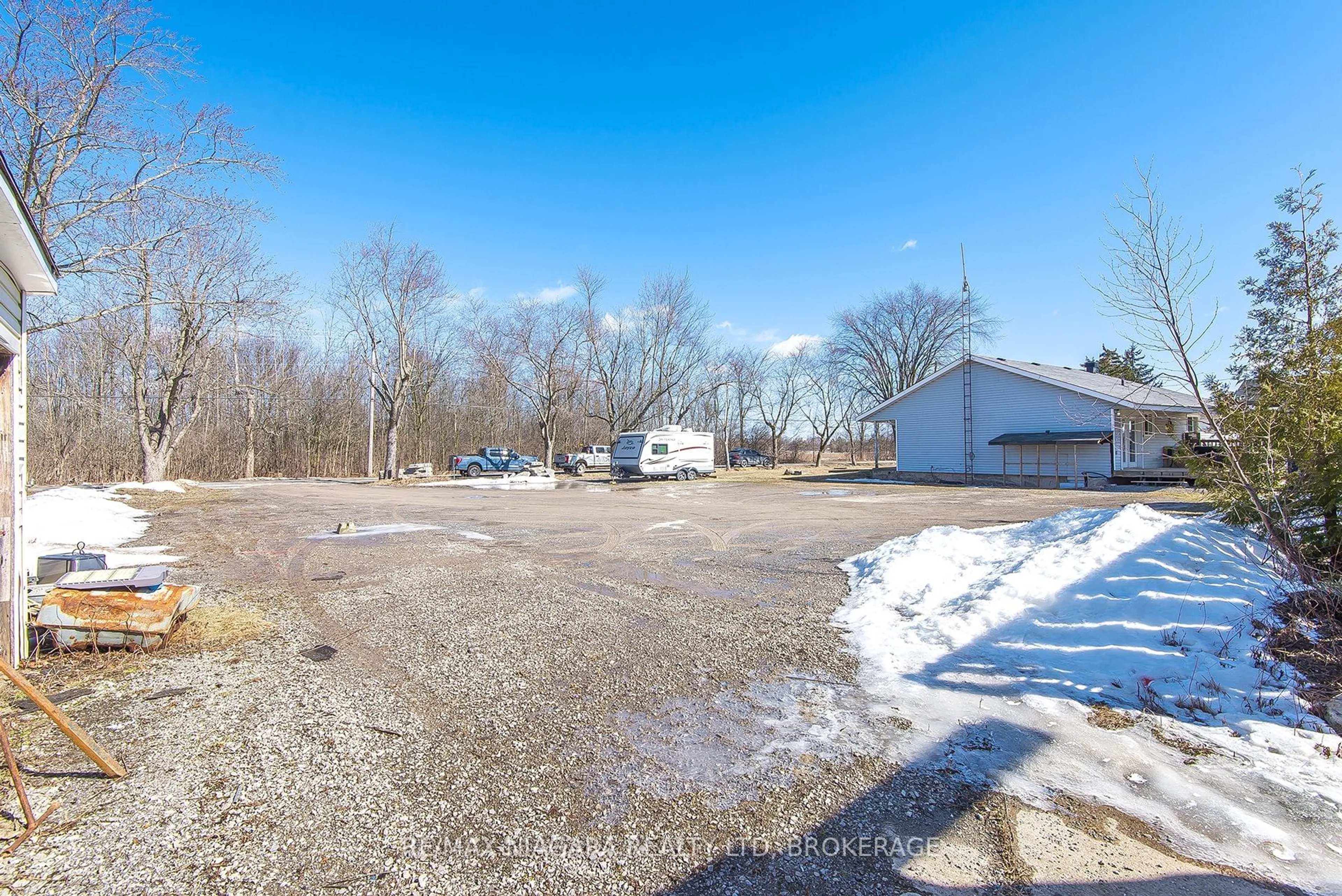 A pic from outside/outdoor area/front of a property/back of a property/a pic from drone, unknown for 4530 MARSHALL Rd, Niagara Falls Ontario L2E 6S6