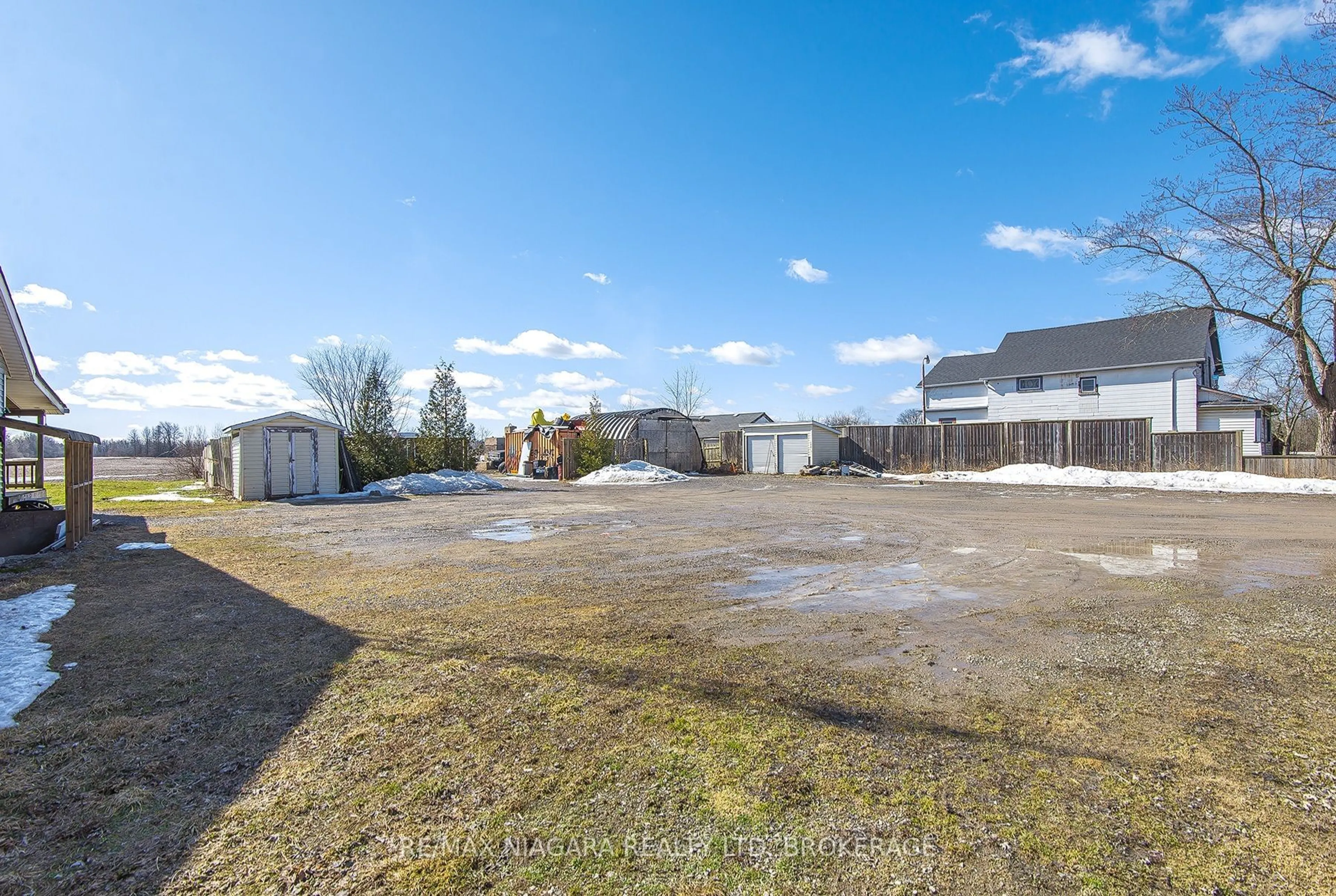 A pic from outside/outdoor area/front of a property/back of a property/a pic from drone, street for 4530 MARSHALL Rd, Niagara Falls Ontario L2E 6S6