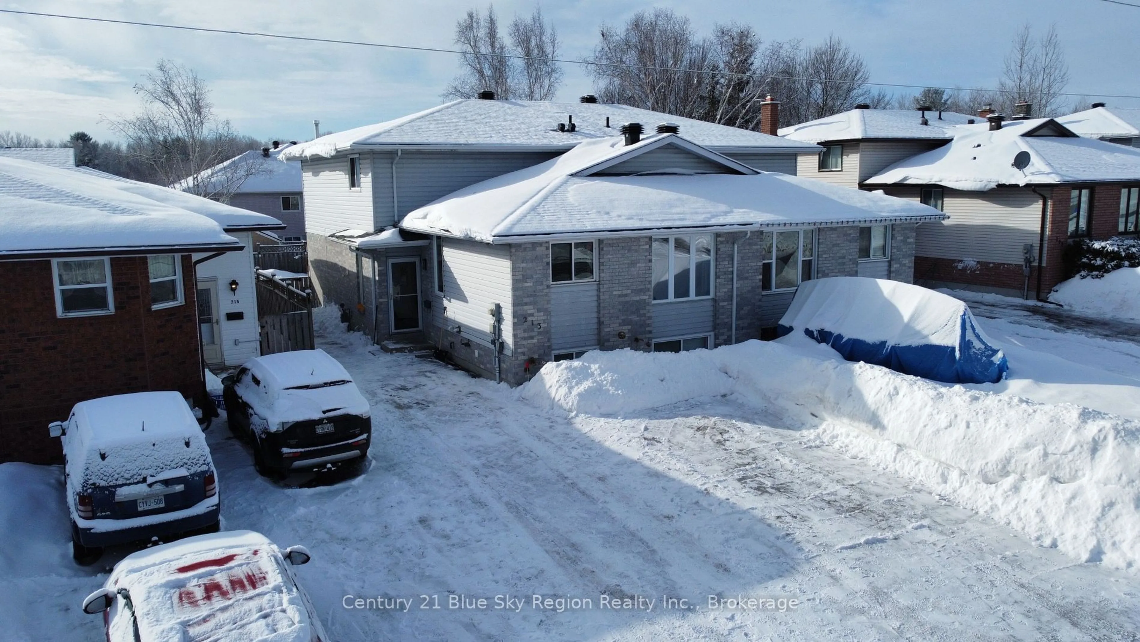 A pic from outside/outdoor area/front of a property/back of a property/a pic from drone, street for 213 Massey Dr, North Bay Ontario P1A 4H2