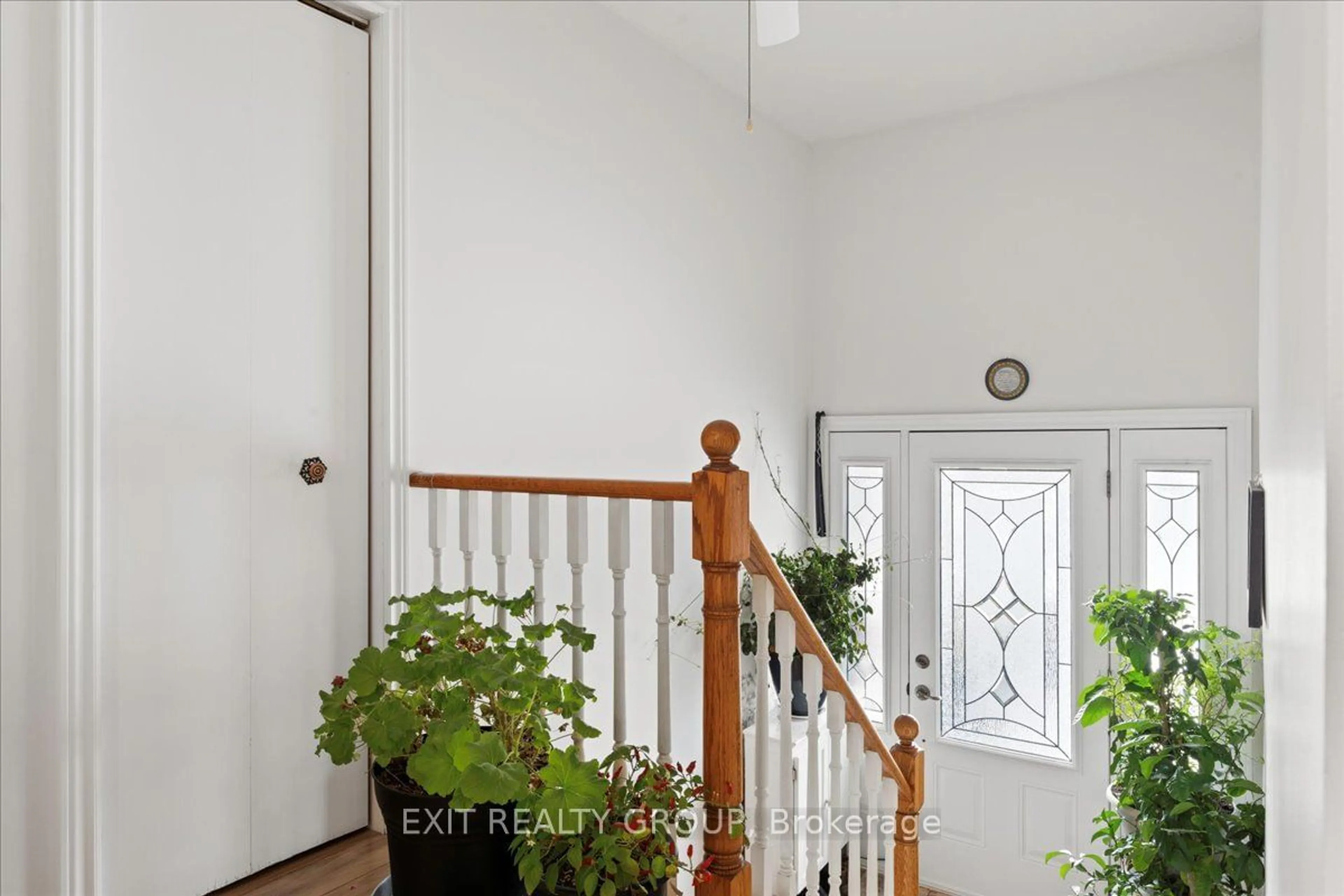 Indoor entryway for 12 Chown Cres, Belleville Ontario K8P 4P9