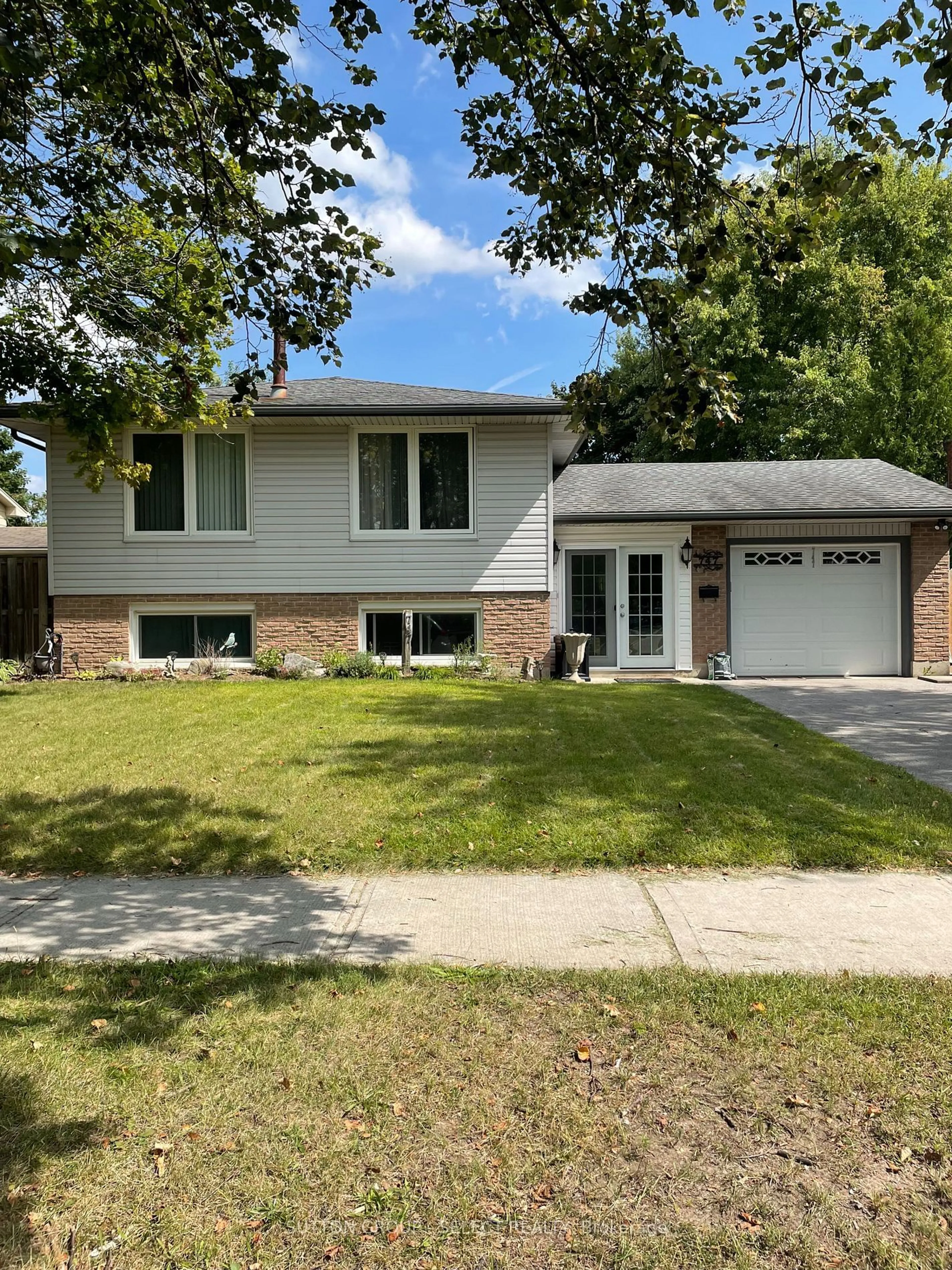 Home with vinyl exterior material, street for 747 Grenfell Dr, London Ontario N5X 2C4