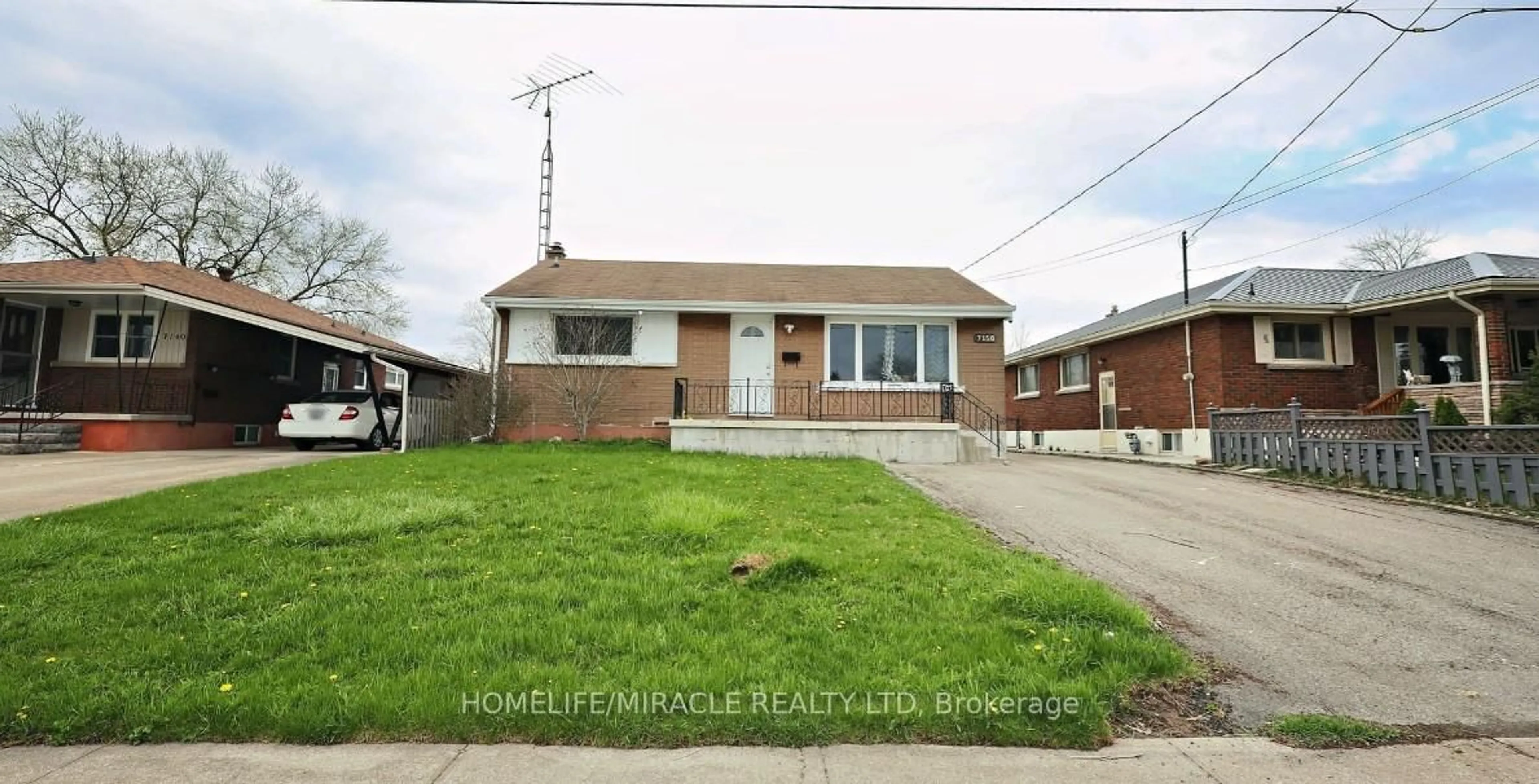 Home with brick exterior material, street for 7150 Douglas Cres, Niagara Falls Ontario L2G 3C4