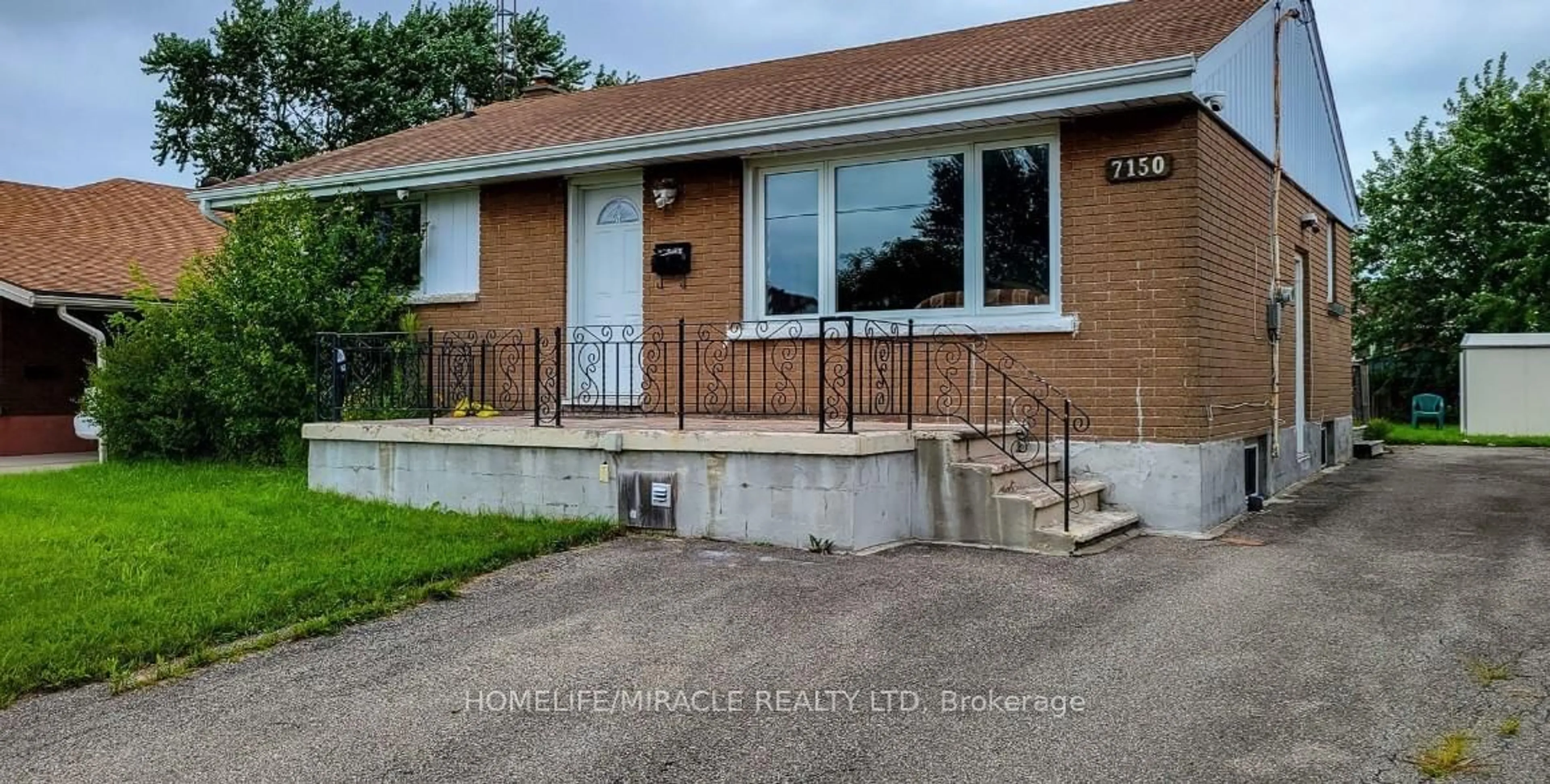 Home with brick exterior material, street for 7150 Douglas Cres, Niagara Falls Ontario L2G 3C4