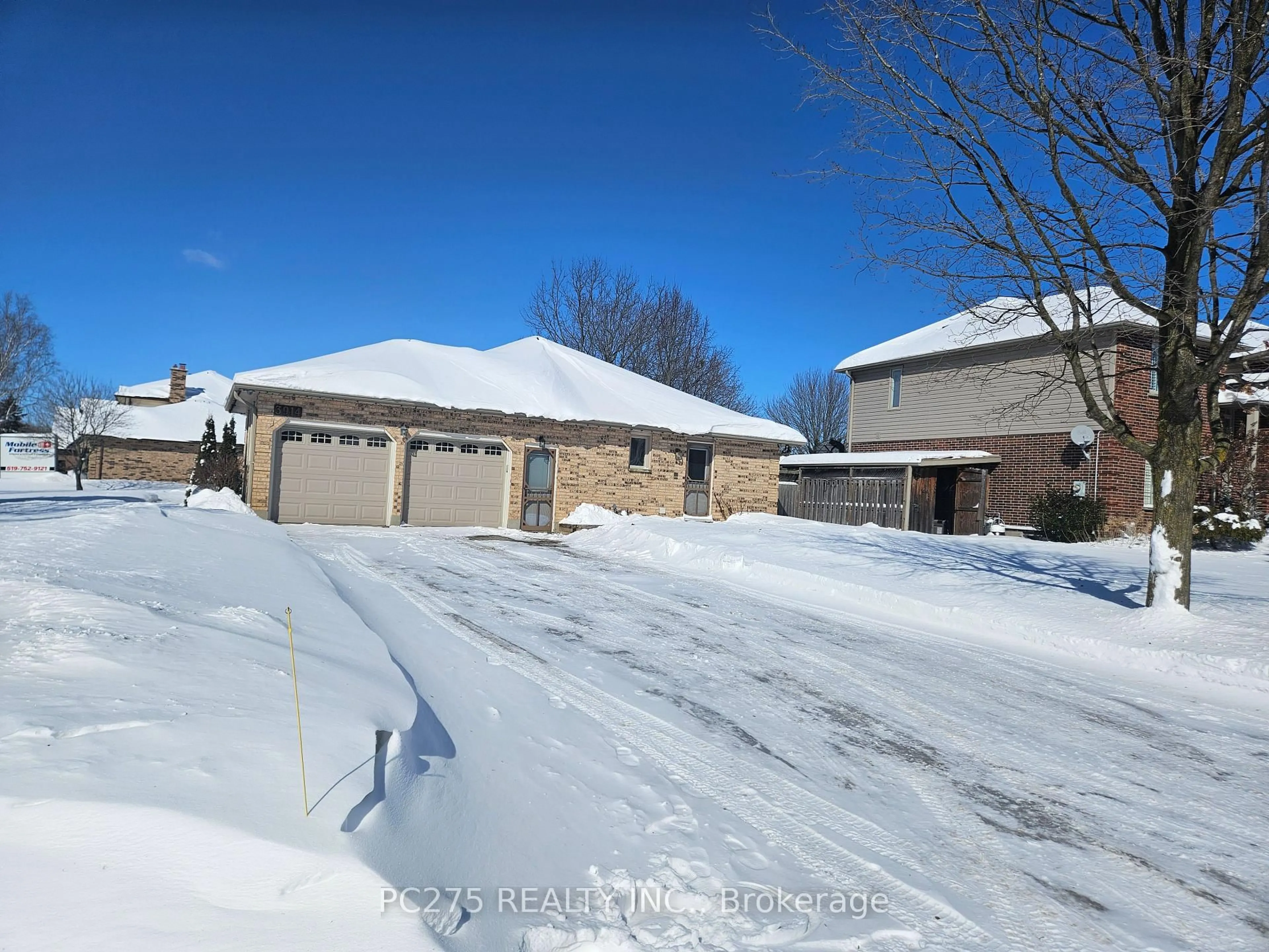 A pic from outside/outdoor area/front of a property/back of a property/a pic from drone, street for 3914 Stacey Cres, London Ontario N6P 1E8