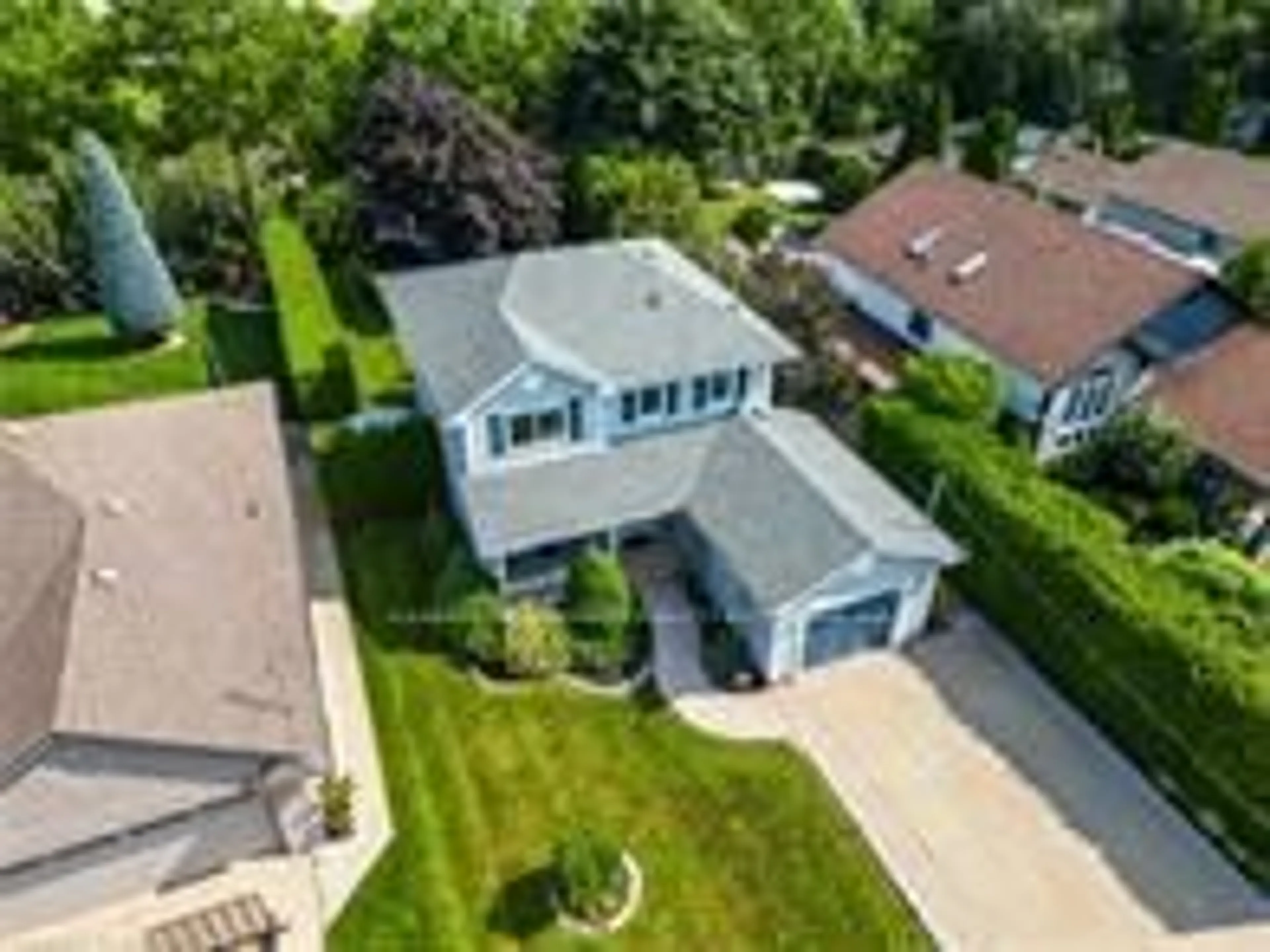 A pic from outside/outdoor area/front of a property/back of a property/a pic from drone, street for 8 Marlow Ave, Grimsby Ontario L3M 1Y3