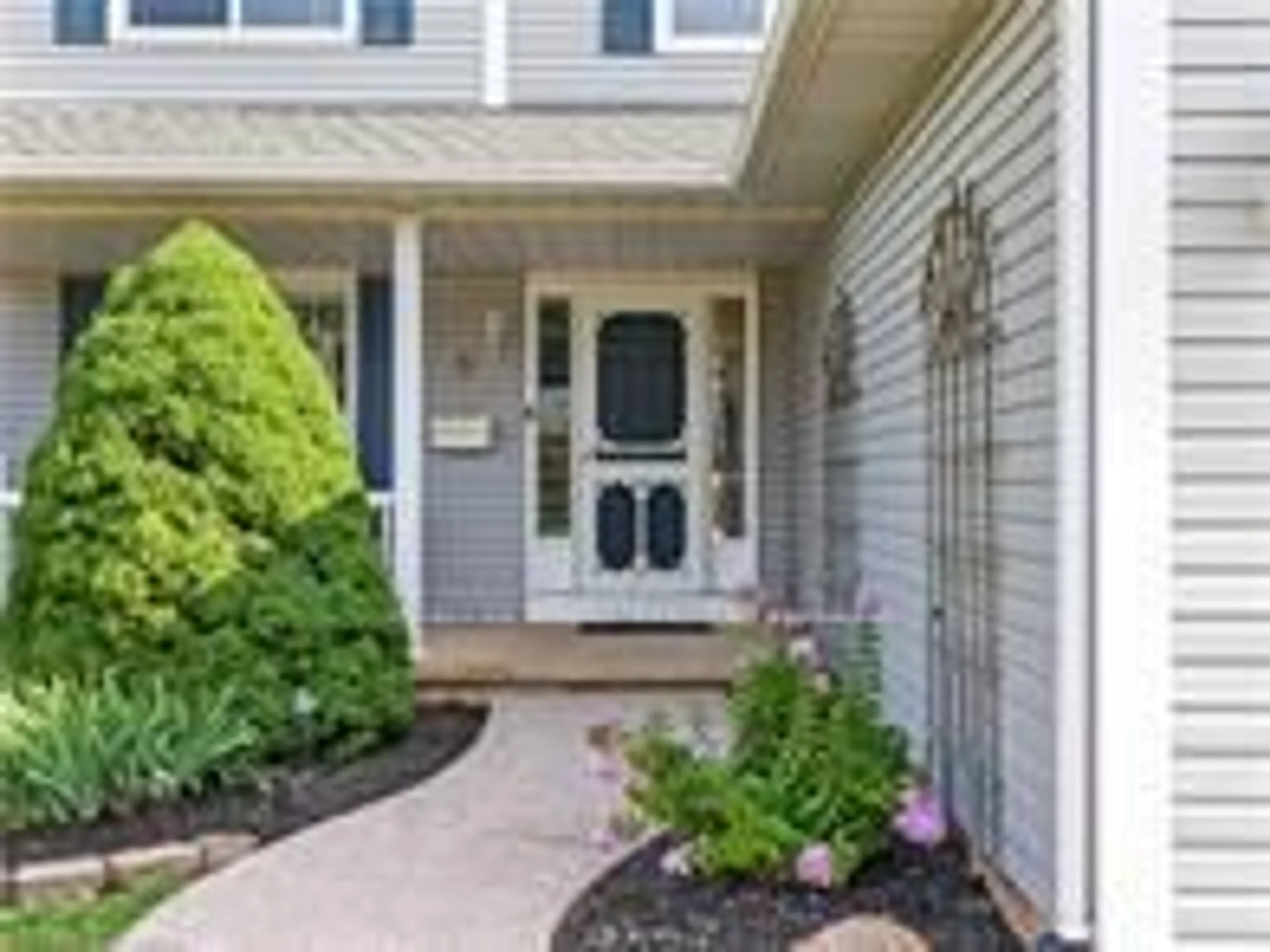 Indoor entryway for 8 Marlow Ave, Grimsby Ontario L3M 1Y3