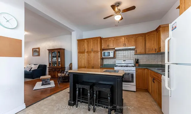 Additional property image - 174 East 24th St