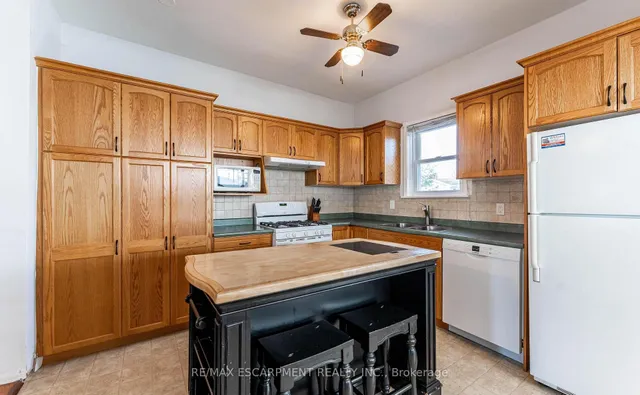Additional property image - 174 East 24th St