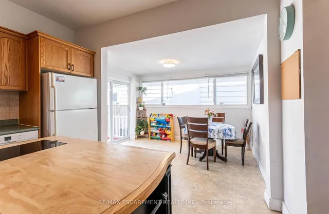 Additional property image - 174 East 24th St