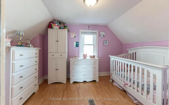 Additional property image - 174 East 24th St