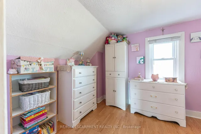 Additional property image - 174 East 24th St