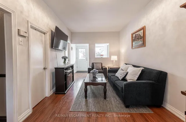 Additional property image - 174 East 24th St