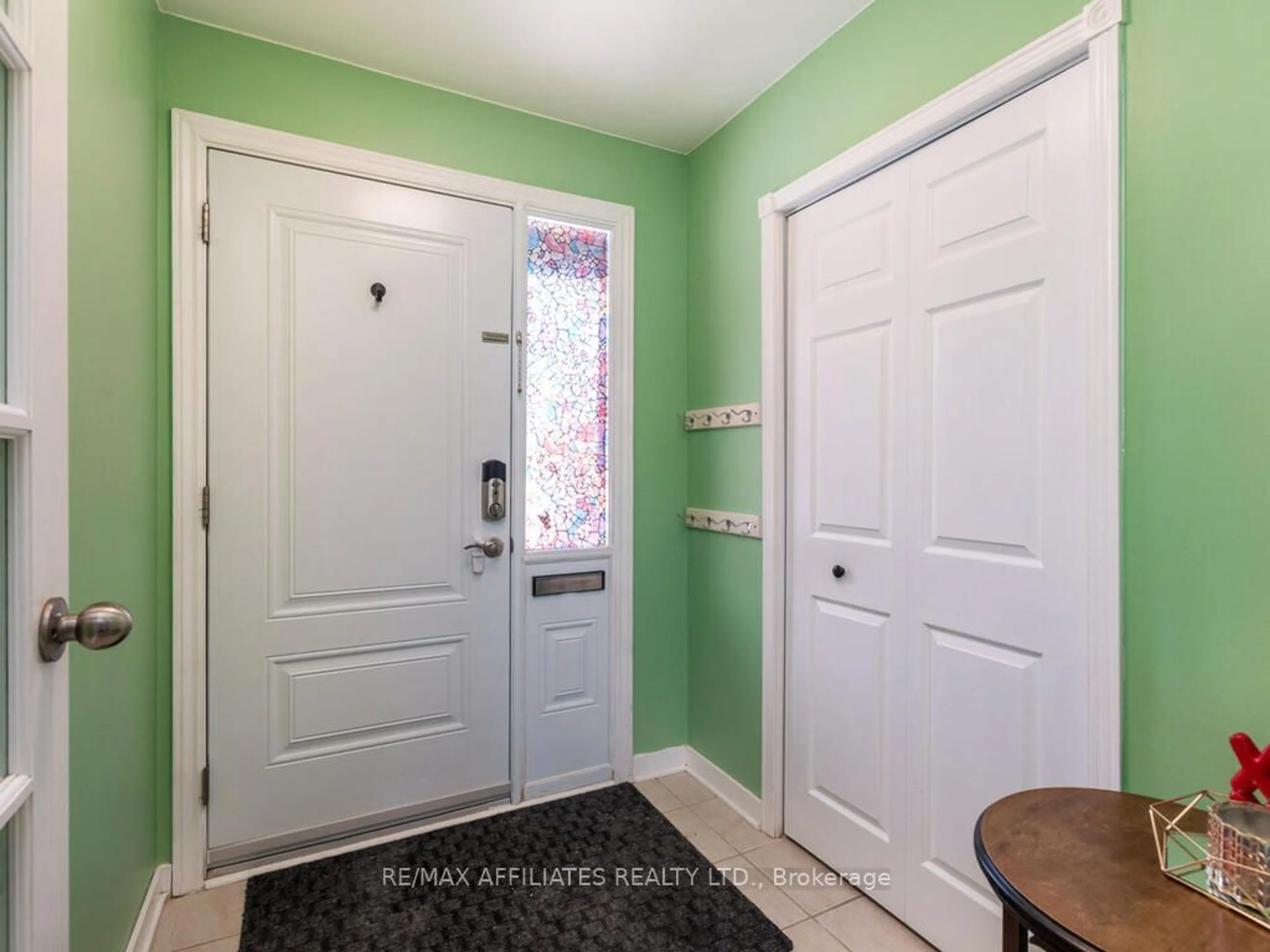 Indoor entryway for 2 McClintock Way, Kanata Ontario K2L 2A2