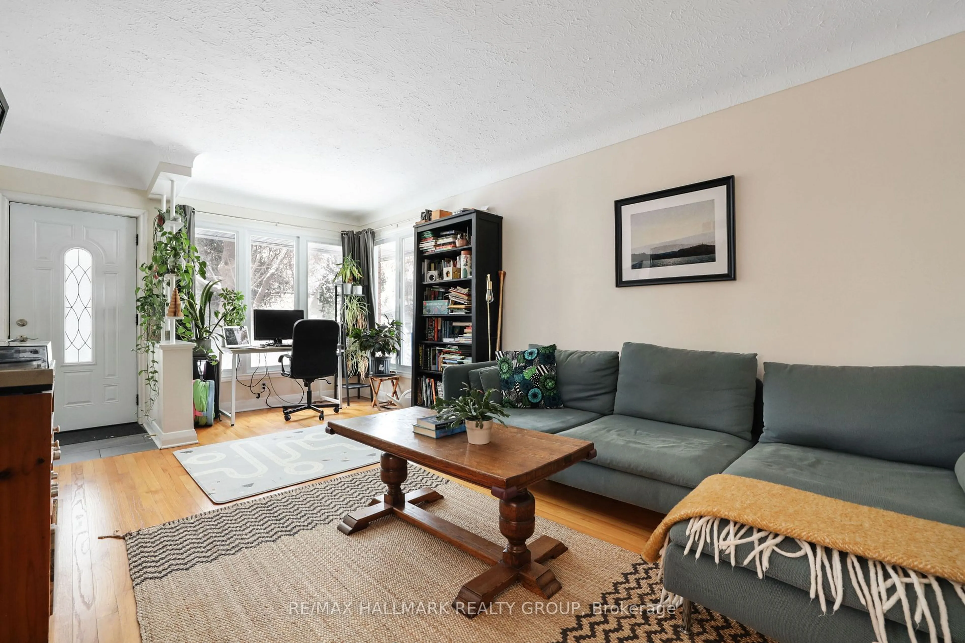 Living room with furniture, unknown for 208-210 Renouf Ave, Overbrook - Castleheights and Area Ontario K1K 3T1