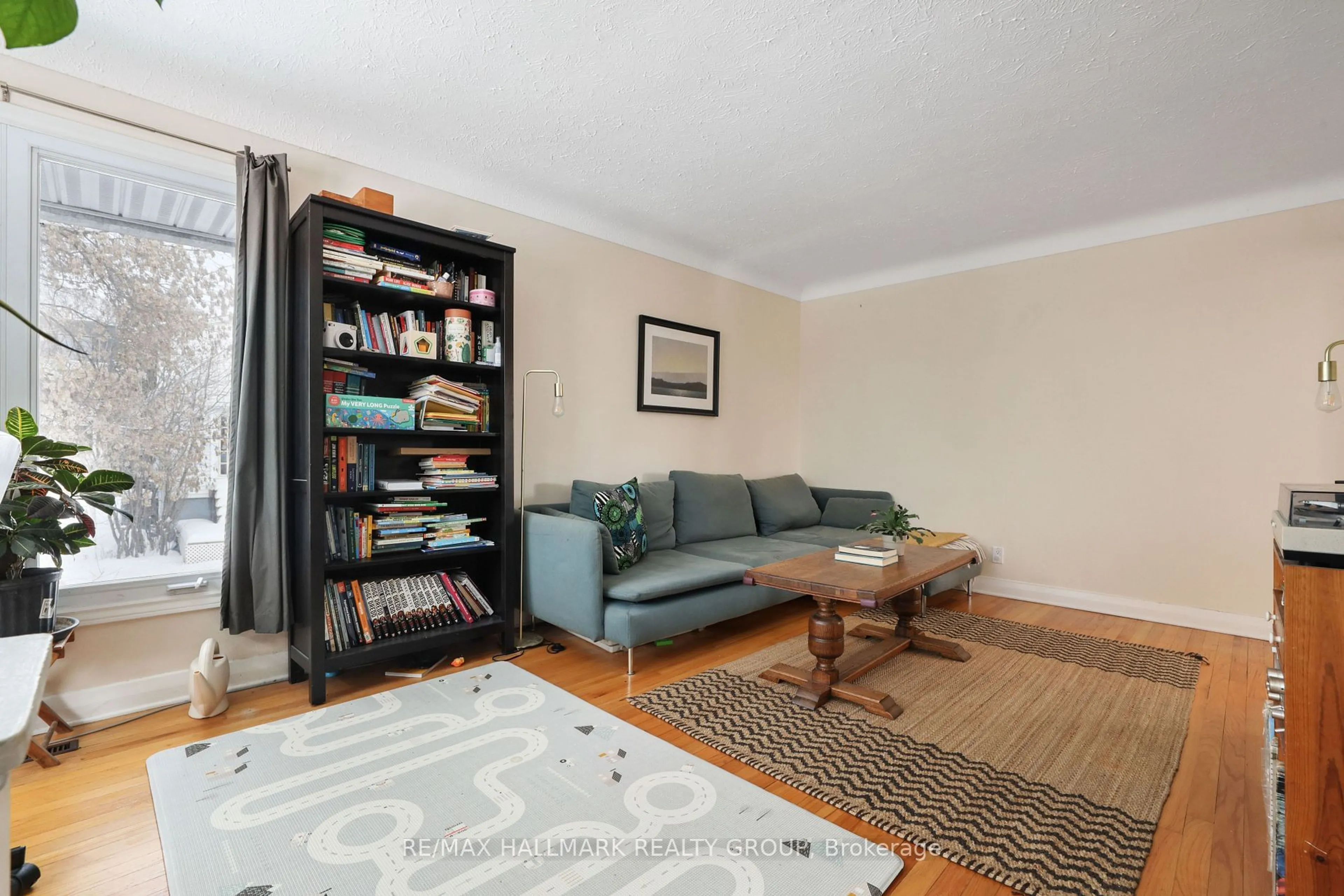 Living room with furniture, unknown for 208-210 Renouf Ave, Overbrook - Castleheights and Area Ontario K1K 3T1