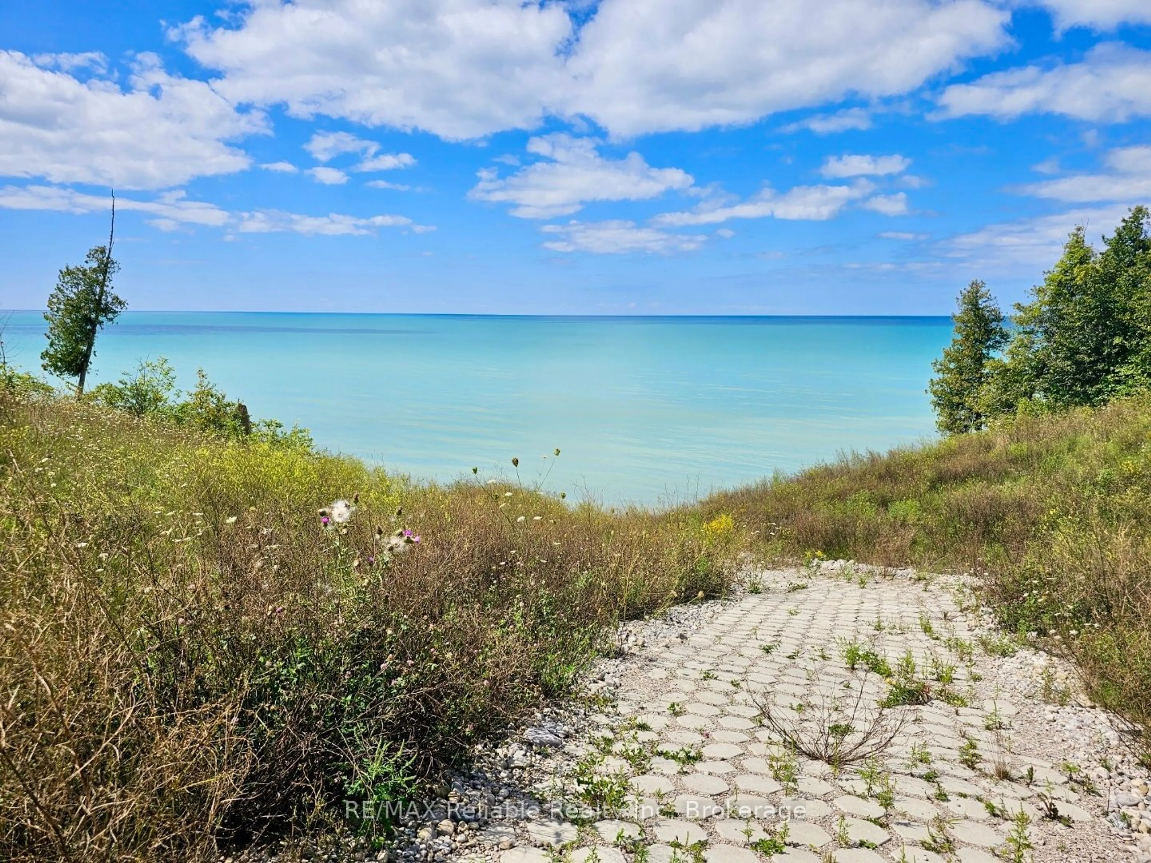 Unknown for 73590 Irene Cres, Bluewater Ontario N0M 2T0