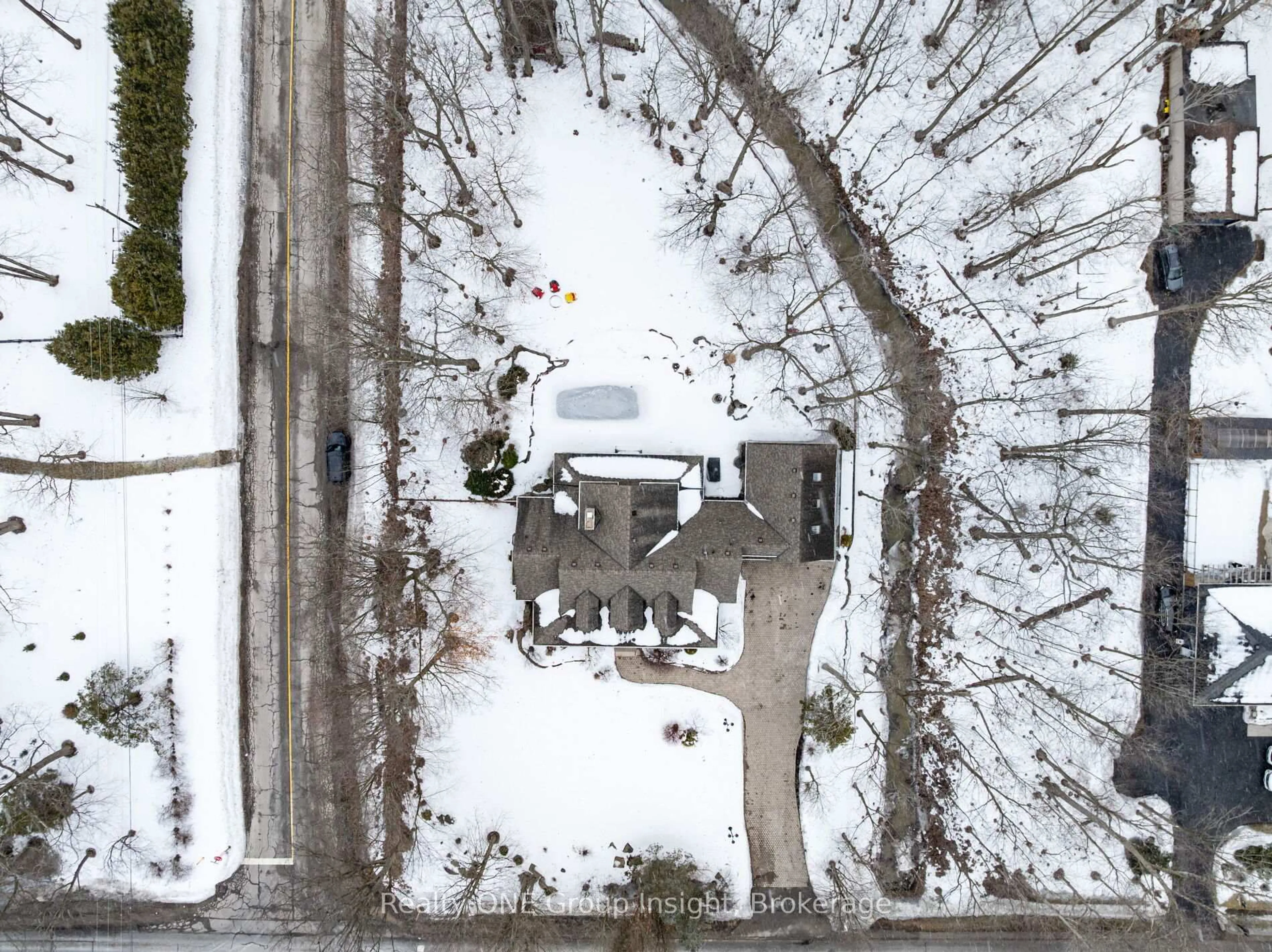 A pic from outside/outdoor area/front of a property/back of a property/a pic from drone, street for 652 Westbrook Rd, Hamilton Ontario L0R 2A0