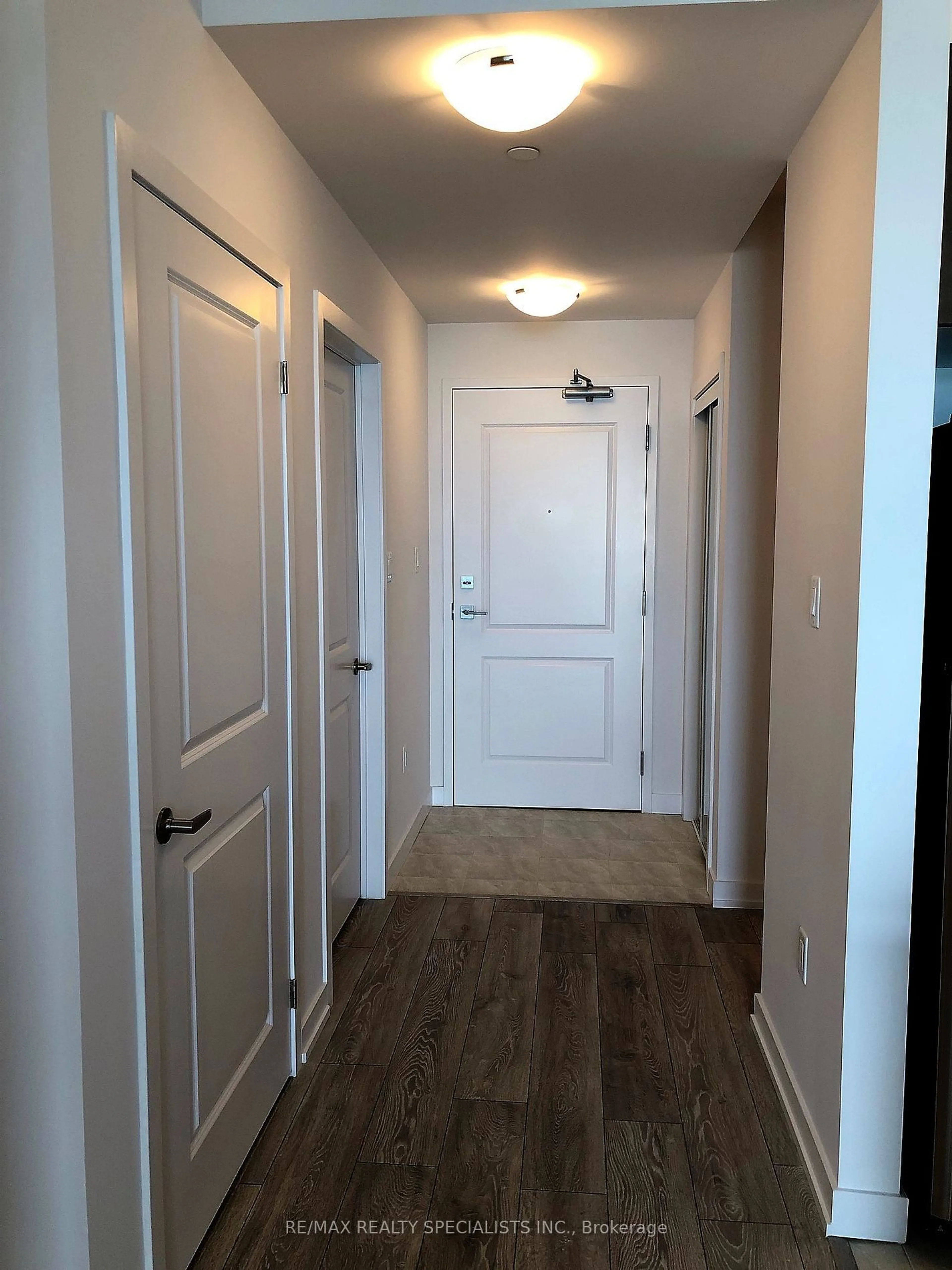 Indoor entryway for 101 Shoreview Pl #332, Hamilton Ontario L8E 0K3