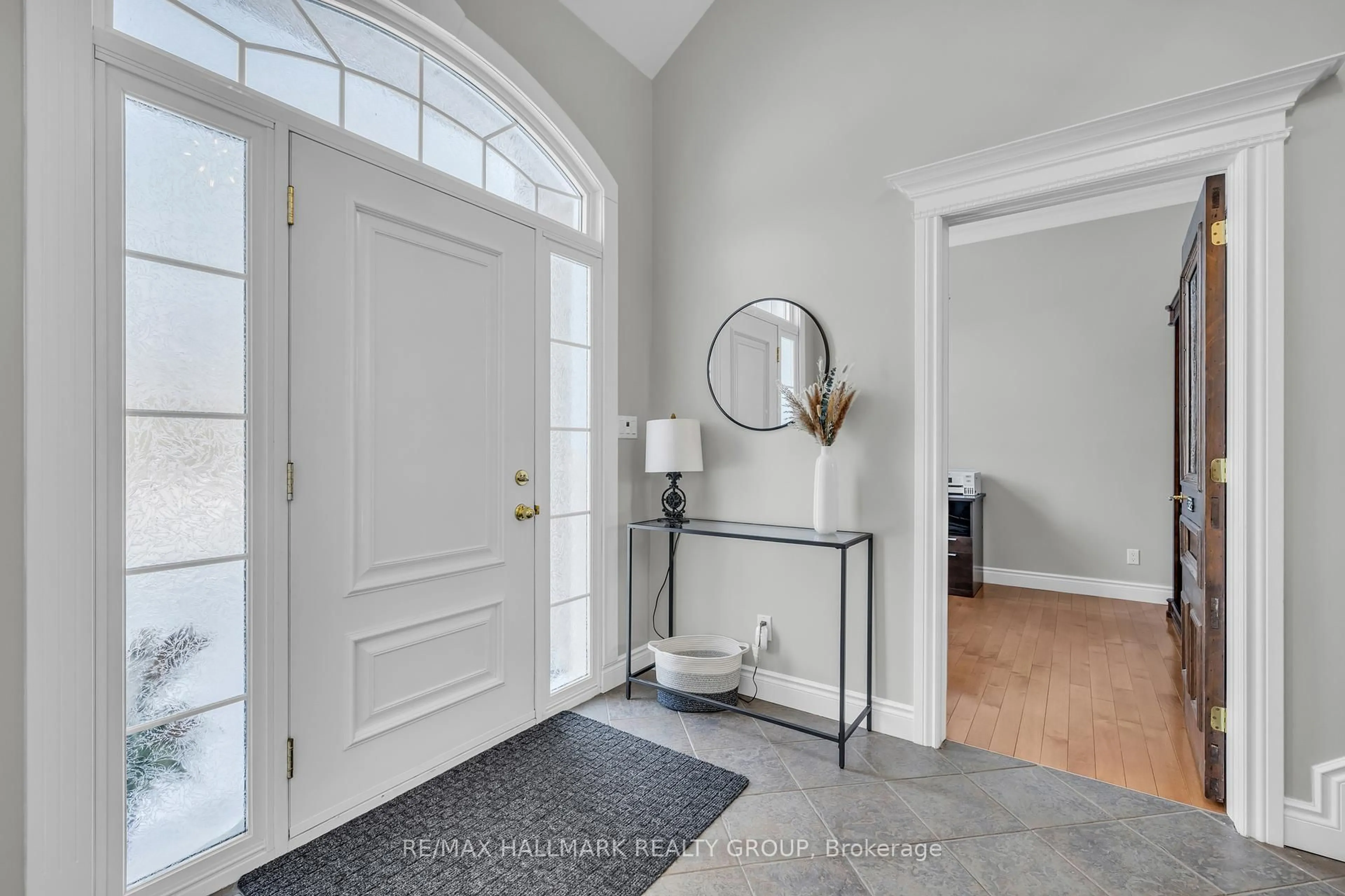 Indoor entryway for 248 LEVIS St, Clarence-Rockland Ontario K0A 1E0