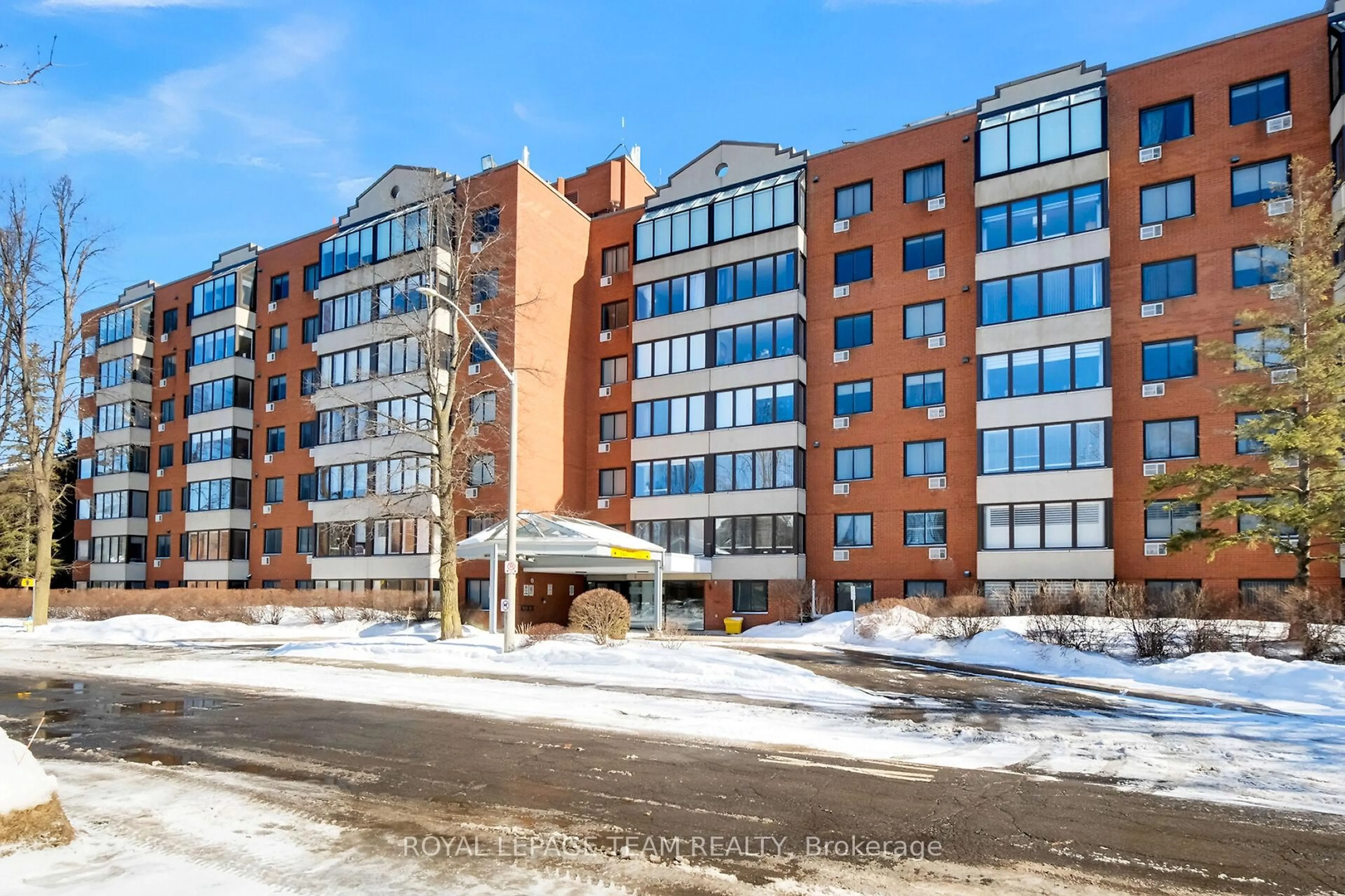 Indoor foyer for 225 Alvin Rd #401, Manor Park - Cardinal Glen and Area Ontario K1K 4H6