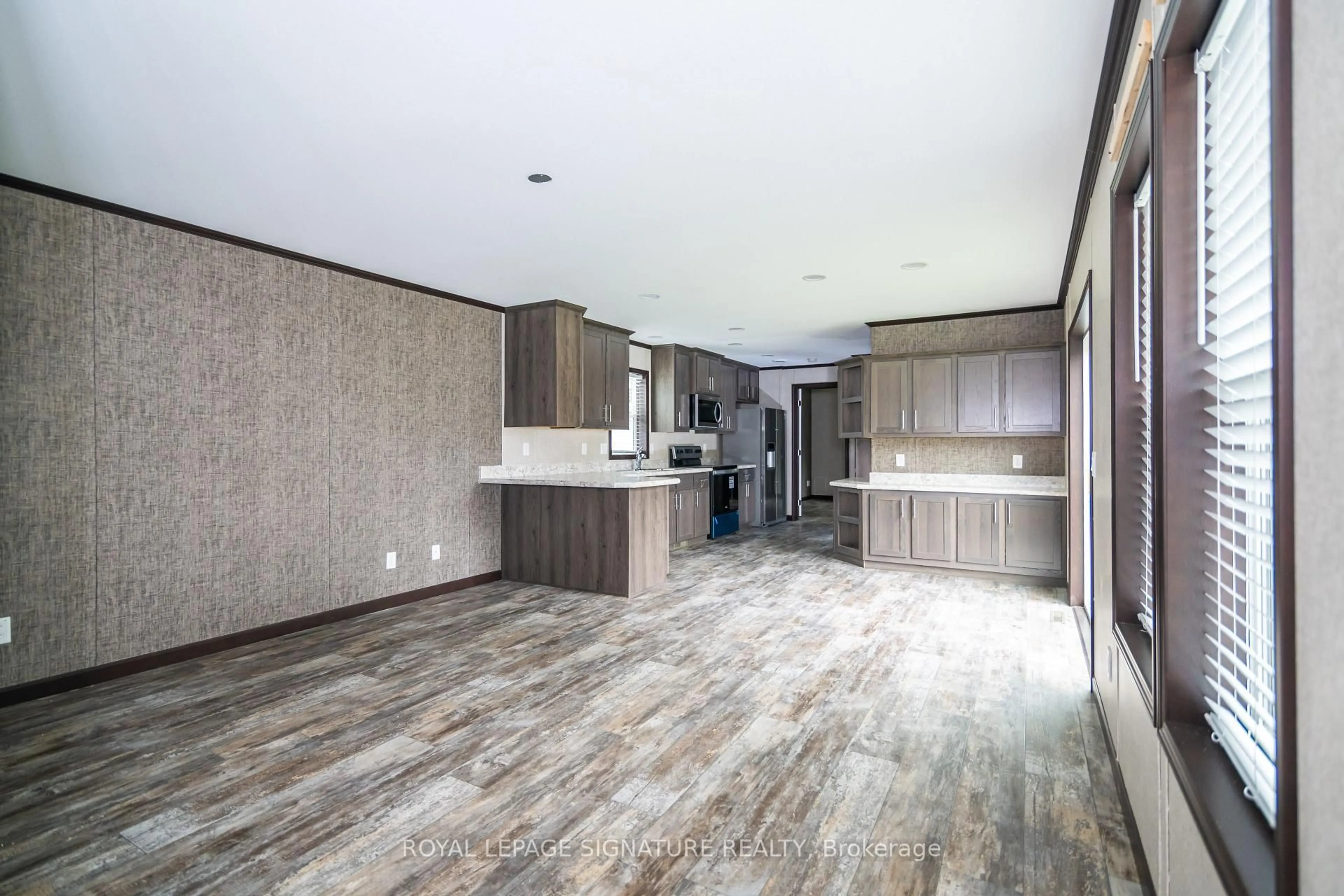 Open concept kitchen, unknown for 126 Regency Dr, Chatham-Kent Ontario N7L 4E4